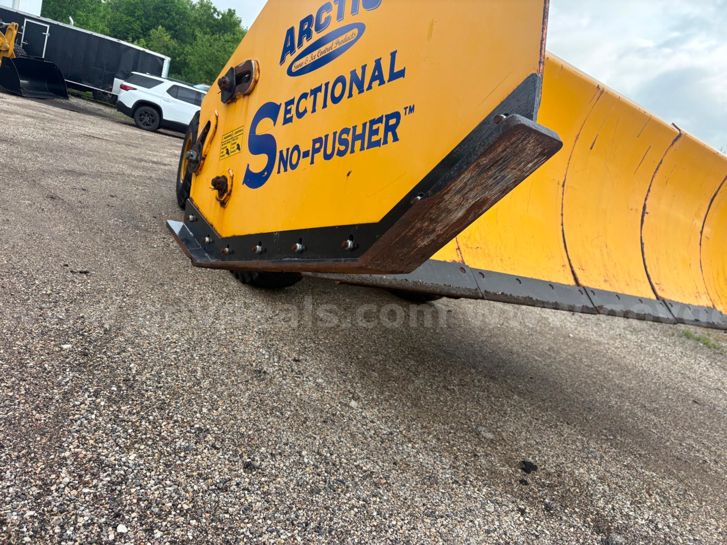 19’ Arctic Sectional Snow Pusher Arctic  Government Surplus Auction - Photo #4