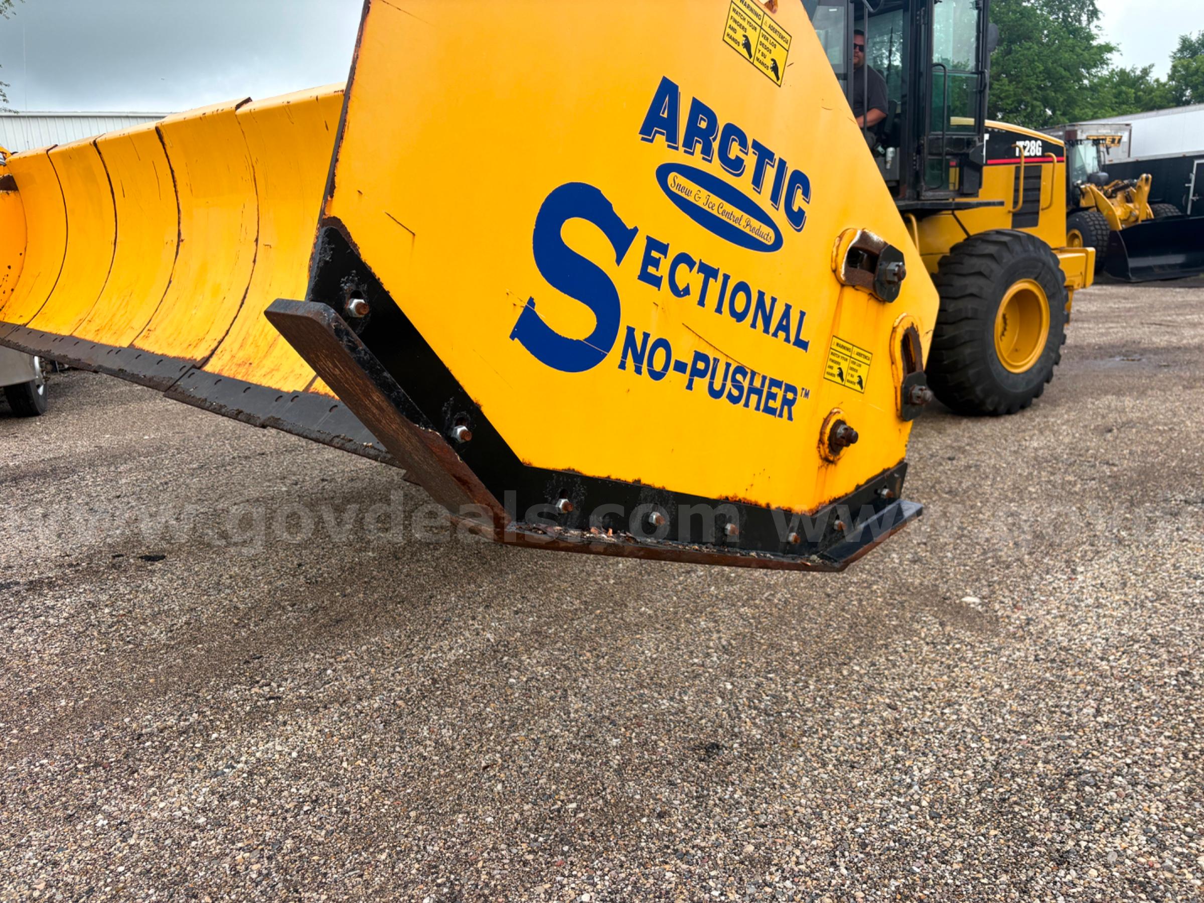 19’ Arctic Sectional Snow Pusher Arctic  Government Surplus Auction - Photo #6