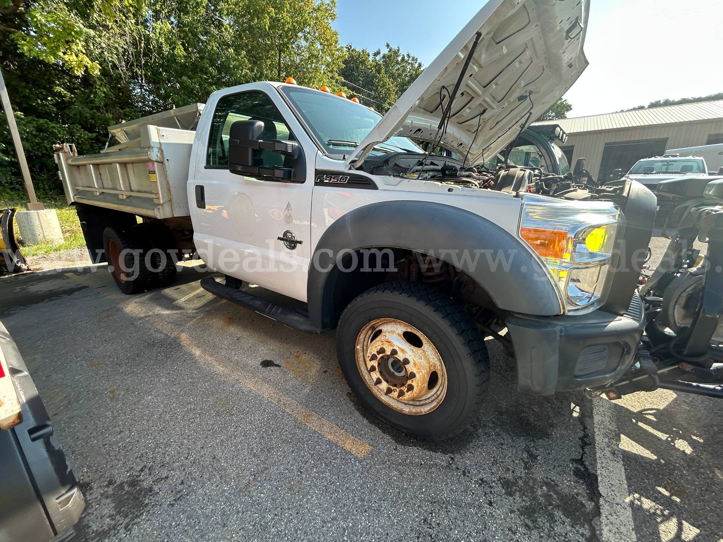 2012 Ford F-450 SD Pickup Truck w/ Plow & Salt Spreader  LOW MILEAGE!! Ford F-450 Government Surplus Auction - Photo #2