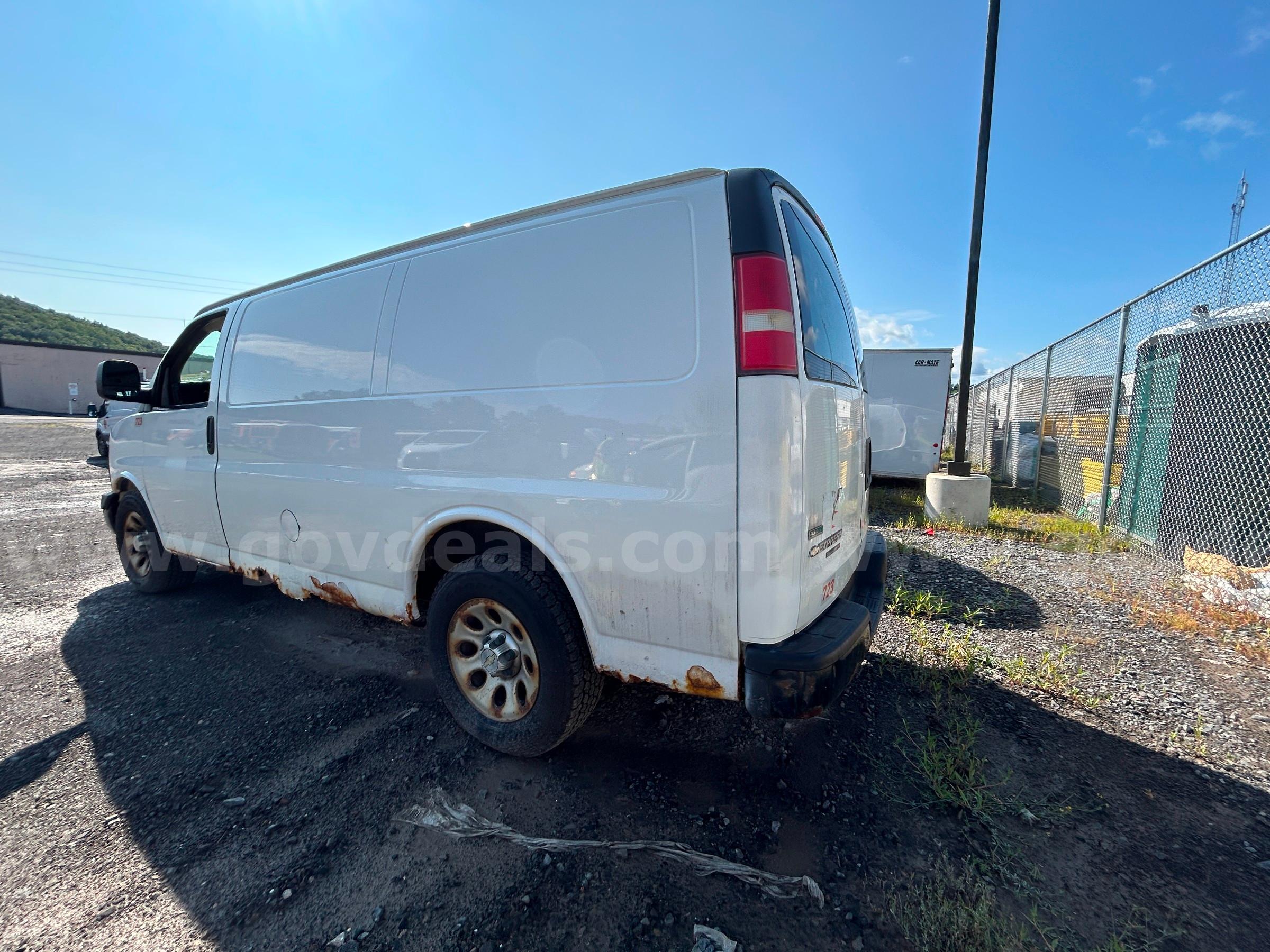2011 Chevrolet Express Cargo VAN  LOW MILEAGE!!  SEE VIDEO!! Chevrolet Express Government Surplus Auction - Photo #4