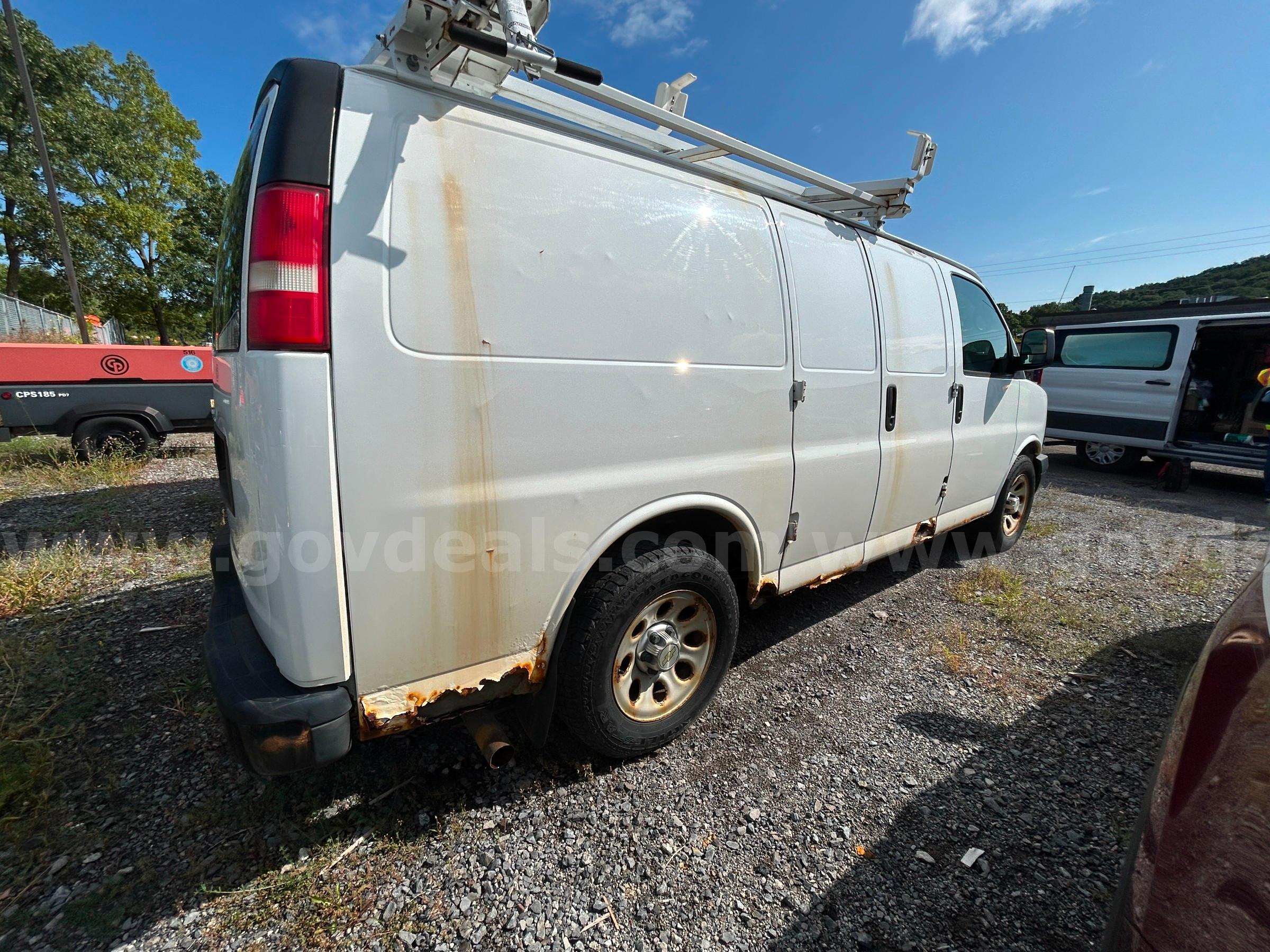 2012 Chevrolet Express Cargo Van   SEE VIDEO!! Chevrolet Express Government Surplus Auction - Photo #3