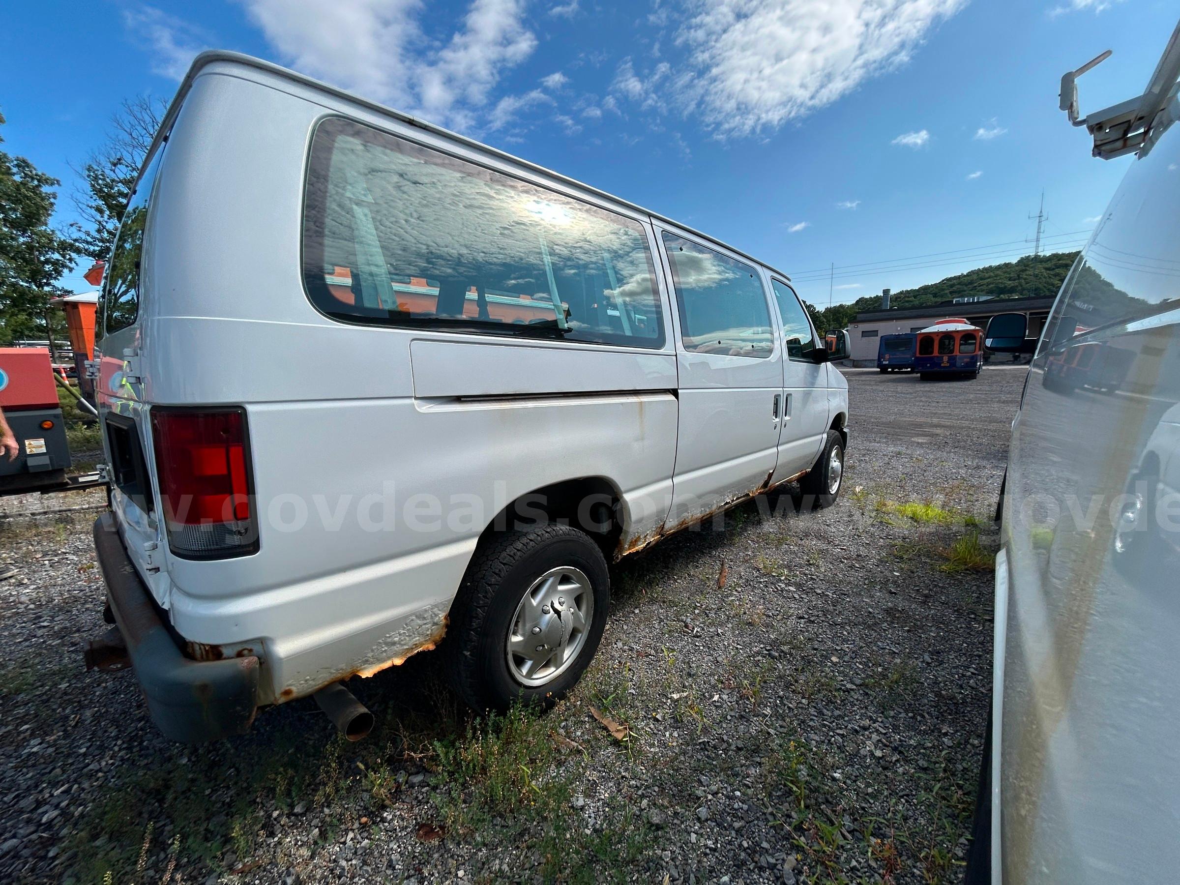 2013 Ford Econoline Passenger Van  SEE VIDEO!!! Ford Econoline Government Surplus Auction - Photo #4
