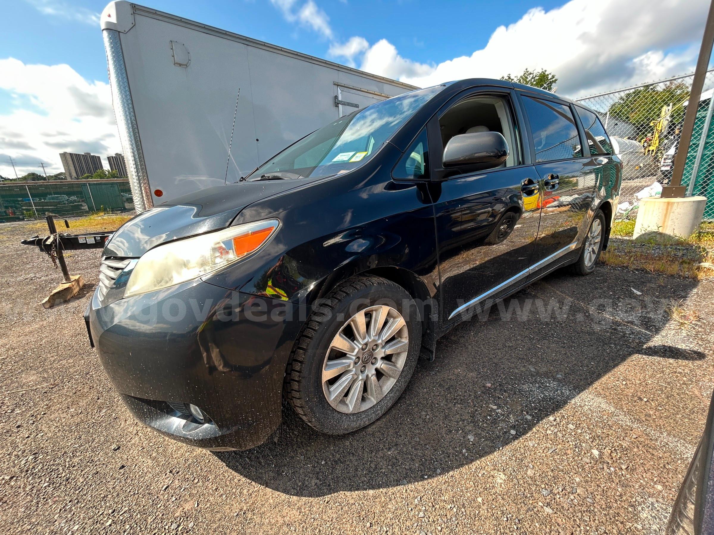 2014 Toyota Sienna  SEE VIDEO!!!