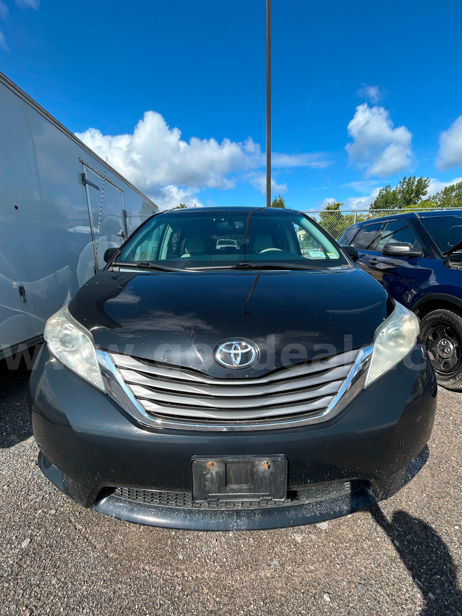 2014 Toyota Sienna  SEE VIDEO!!! Toyota Sienna Government Surplus Auction - Photo #2