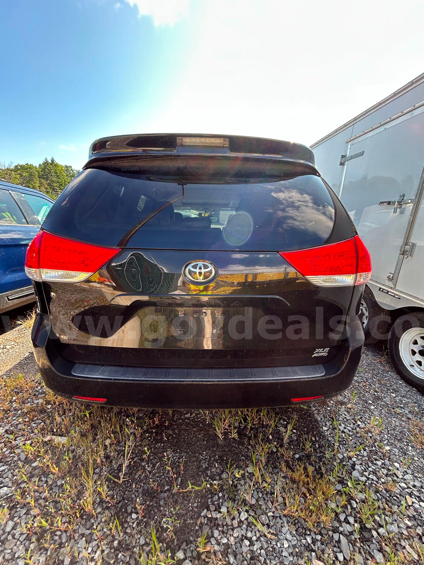 2014 Toyota Sienna  SEE VIDEO!!! Toyota Sienna Government Surplus Auction - Photo #3