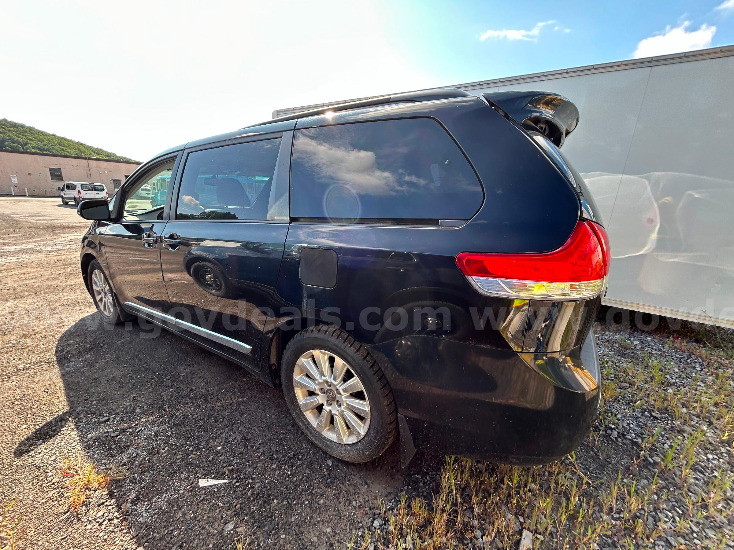 2014 Toyota Sienna  SEE VIDEO!!! Toyota Sienna Government Surplus Auction - Photo #5