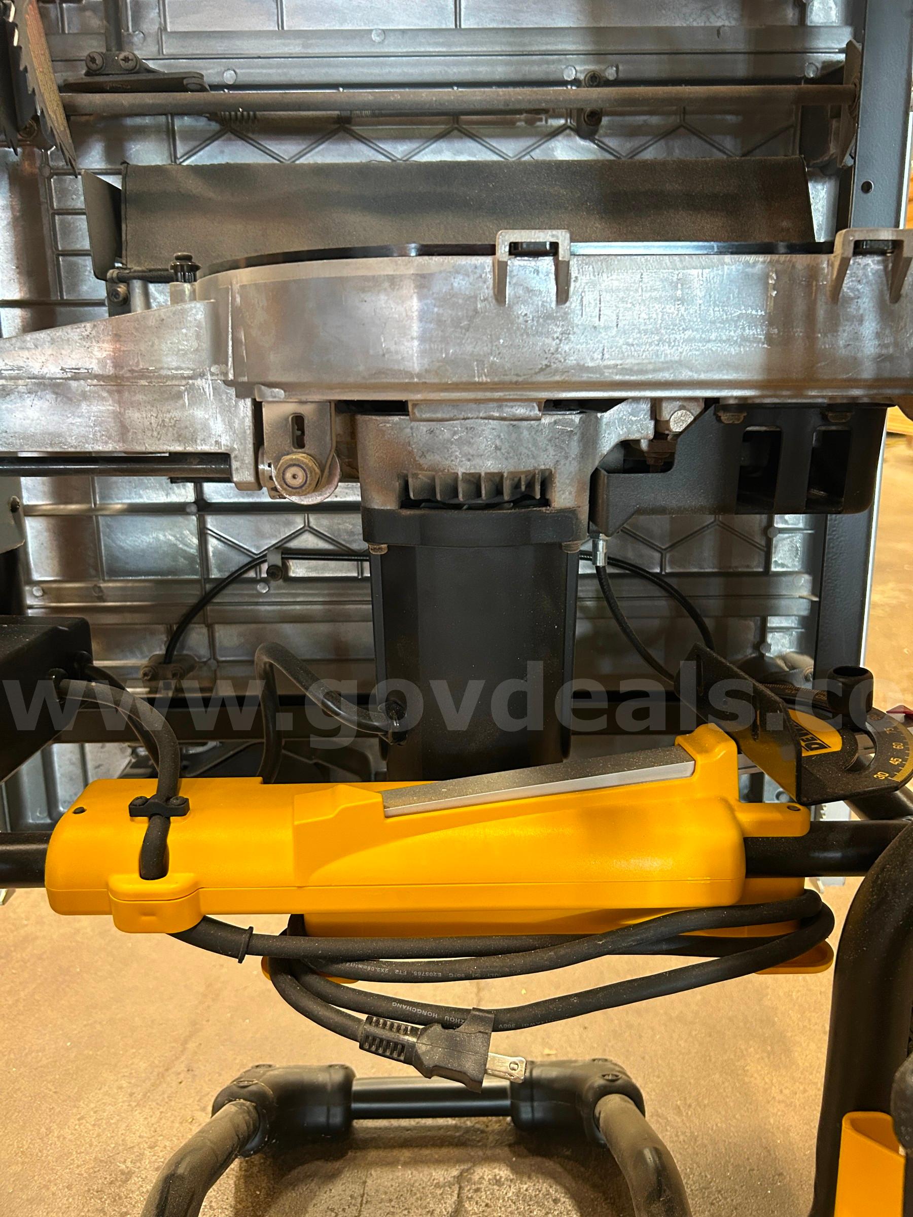 DeWalt Table Saw DeWalt  Government Surplus Auction - Photo #5