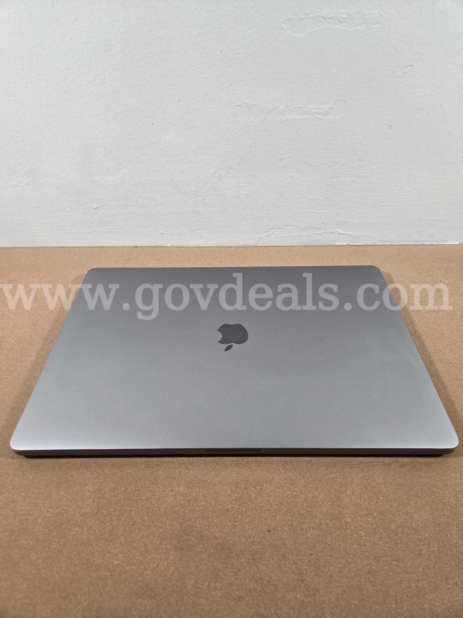 2019 Space Grey 16" MacBook Pro / Intel i9 Processor / 32 GB RAM / 1000 GB Storage Apple MacBook Pro Government Surplus Auction - Photo #4