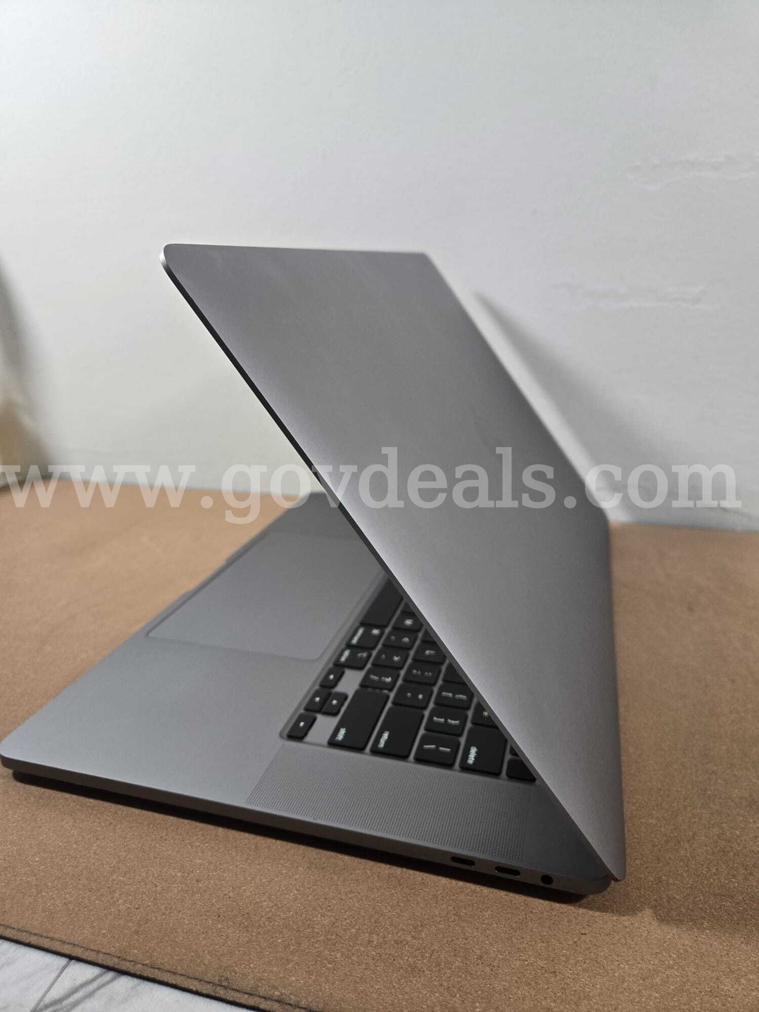 2019 Space Grey 16" MacBook Pro / Intel i9 Processor / 32 GB RAM / 1000 GB Storage Apple MacBook Pro Government Surplus Auction - Photo #6