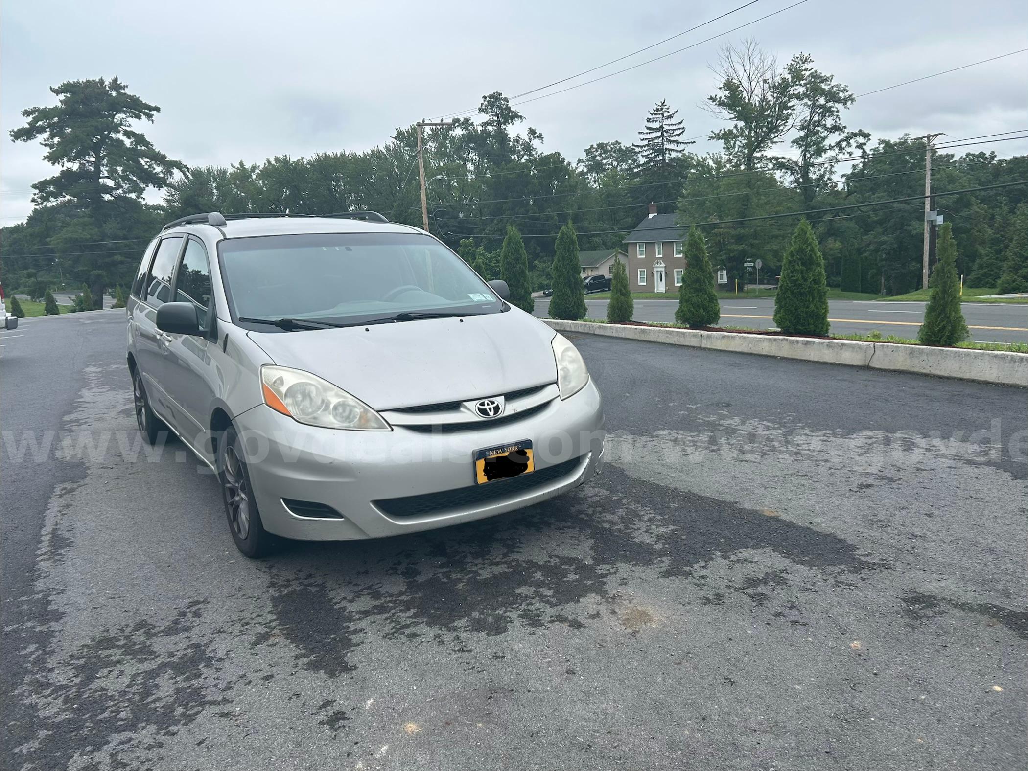2009 Toyota Sienna CE - FWD