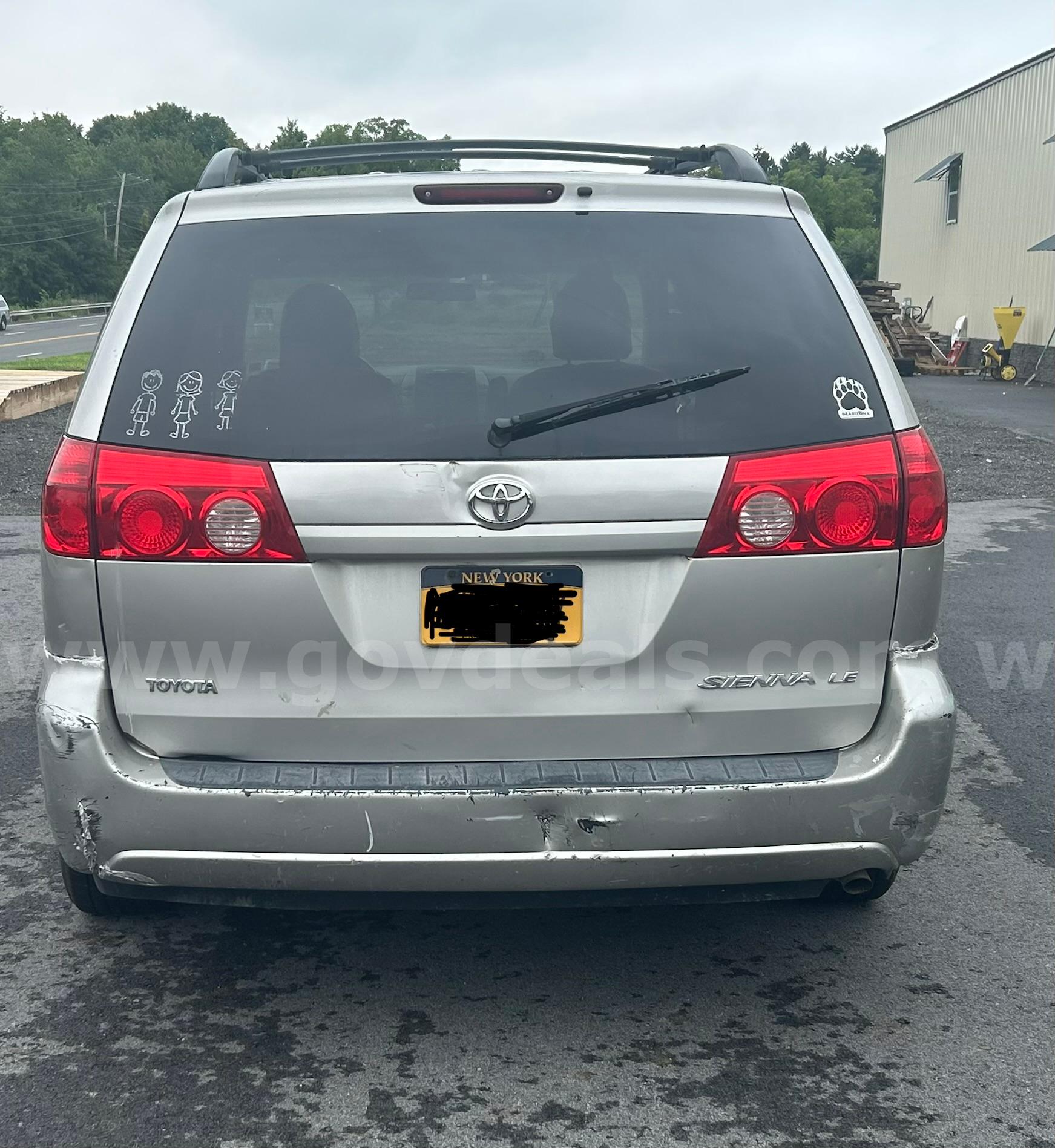 2009 Toyota Sienna CE - FWD Toyota Sienna Government Surplus Auction - Photo #3
