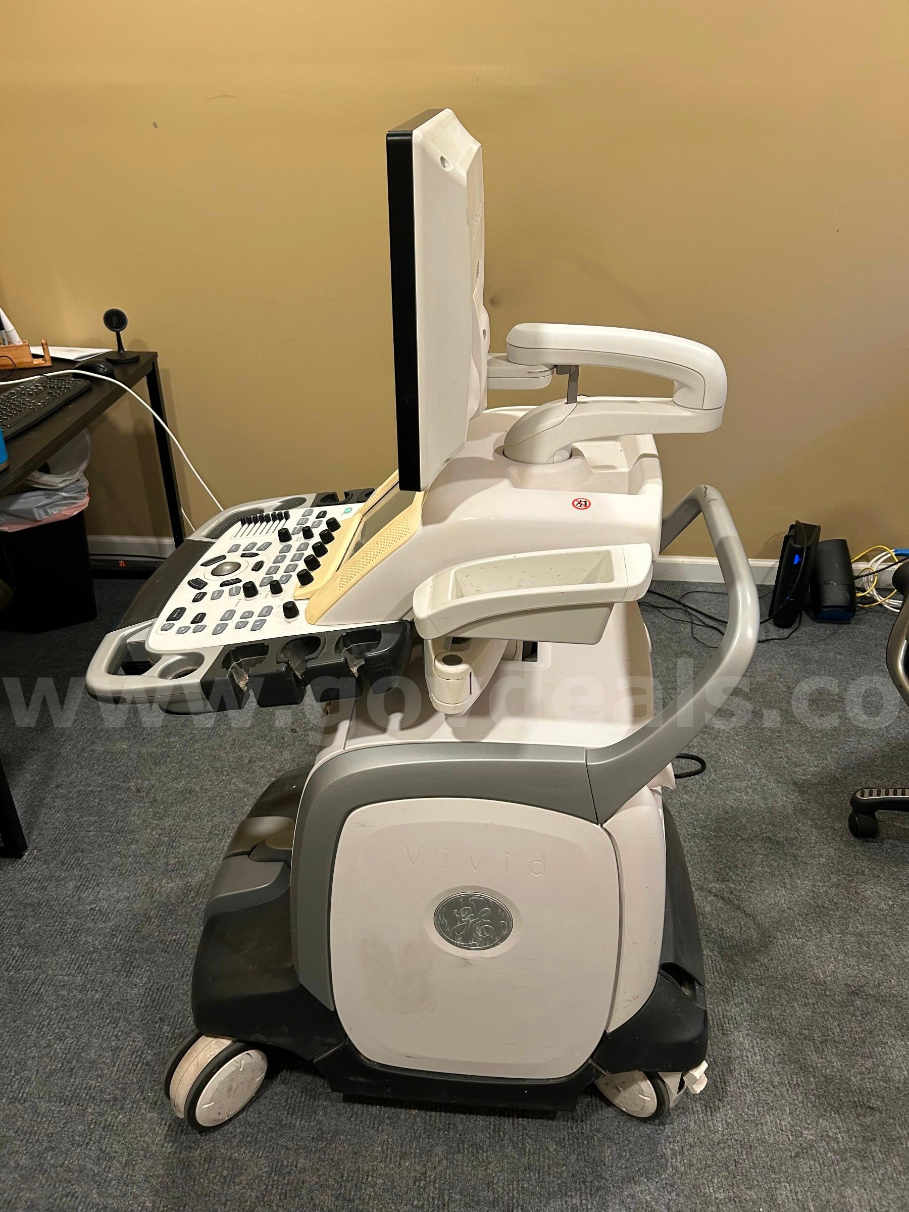GE VIVID E9 ULTRASOUND SN:VE94506 GE VIVID E9 Government Surplus Auction - Photo #2