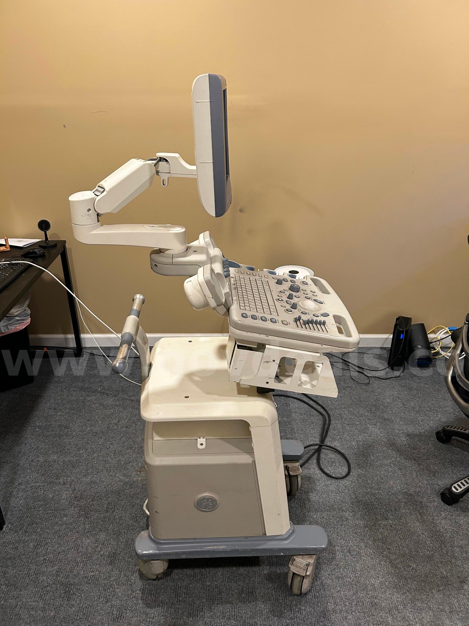 GE LOGIQ P5 ULTRASOUND SN:80619SU0 GE GE LOGIQ P5 Government Surplus Auction - Photo #2
