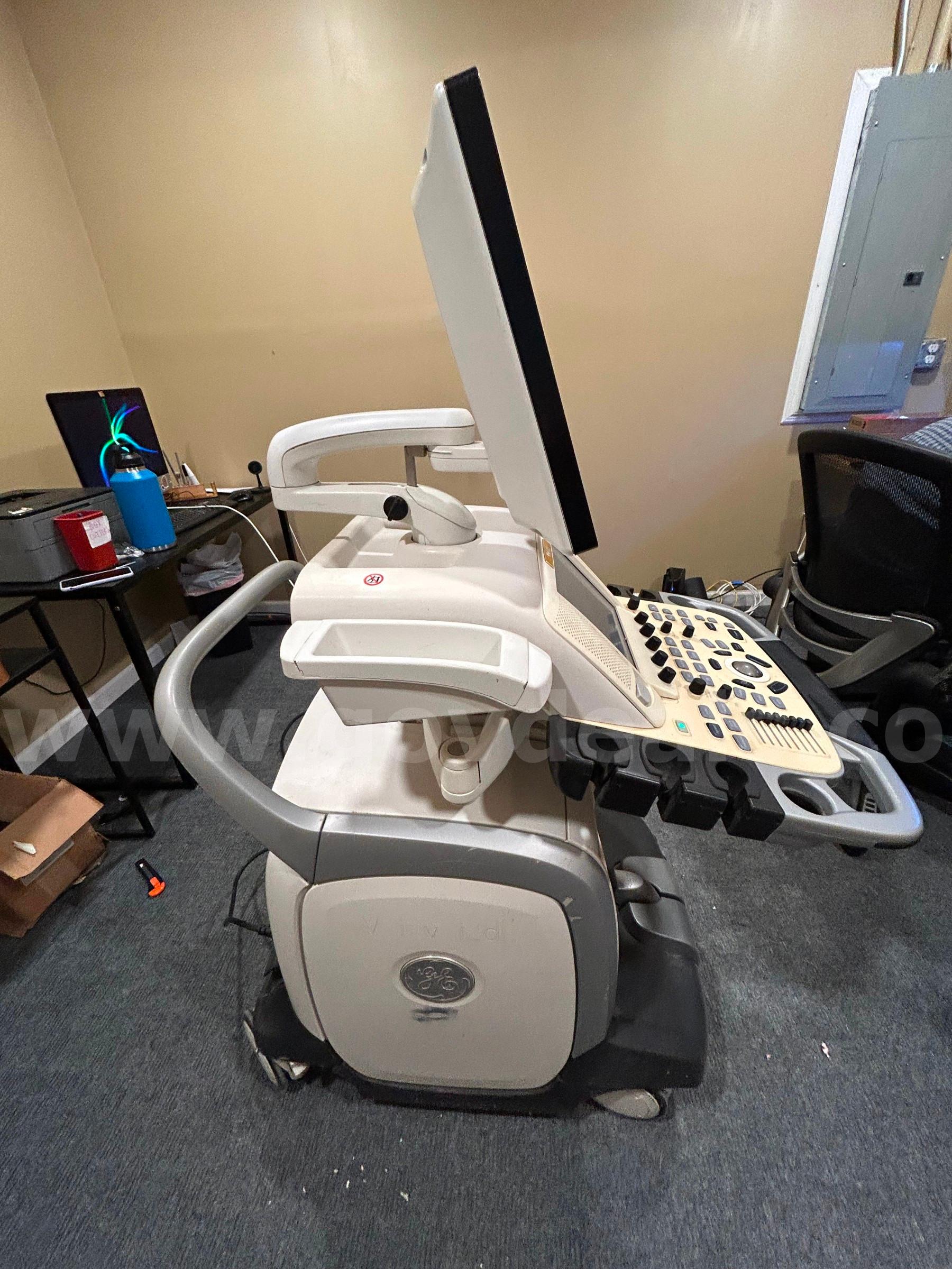 GE VIVID E9 ULTRASOUND SN:VE92972 GE VIVID E9 Government Surplus Auction - Photo #2