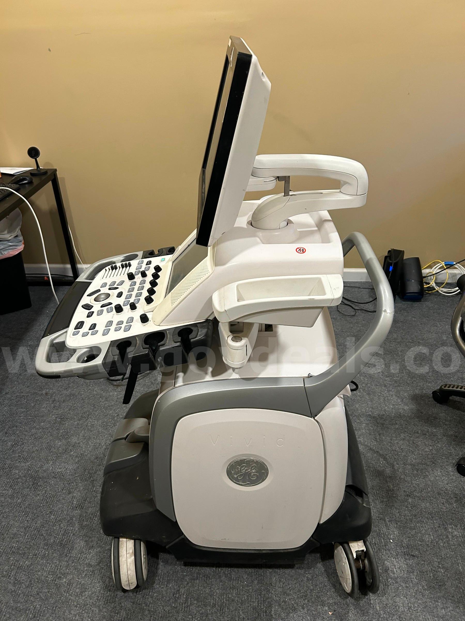 GE VIVID E9 ULTRASOUND SN:VE92659 GE VIVID E9 Government Surplus Auction - Photo #4