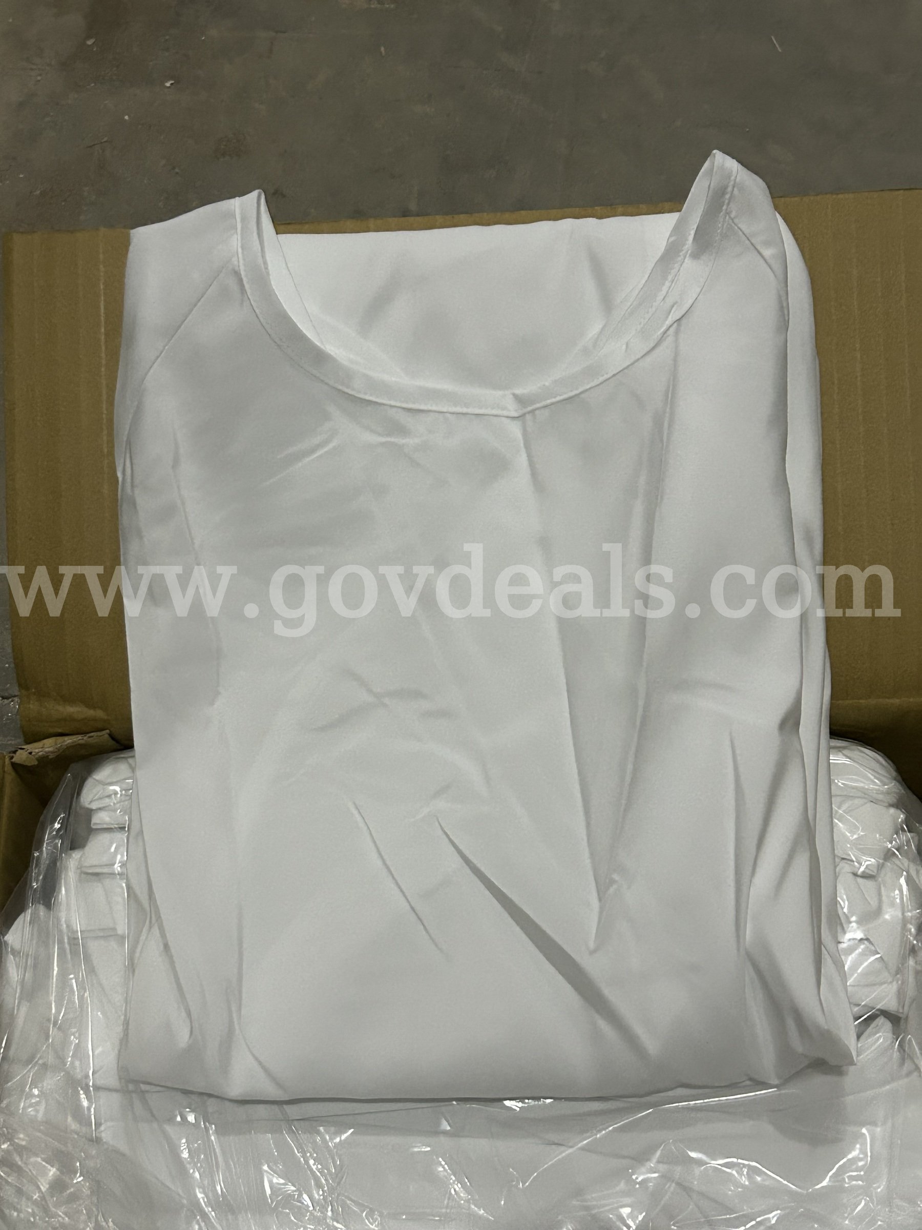 5 Pallets of Reusable Gowns 20 boxes per pallet size M   Government Surplus Auction - Photo #3