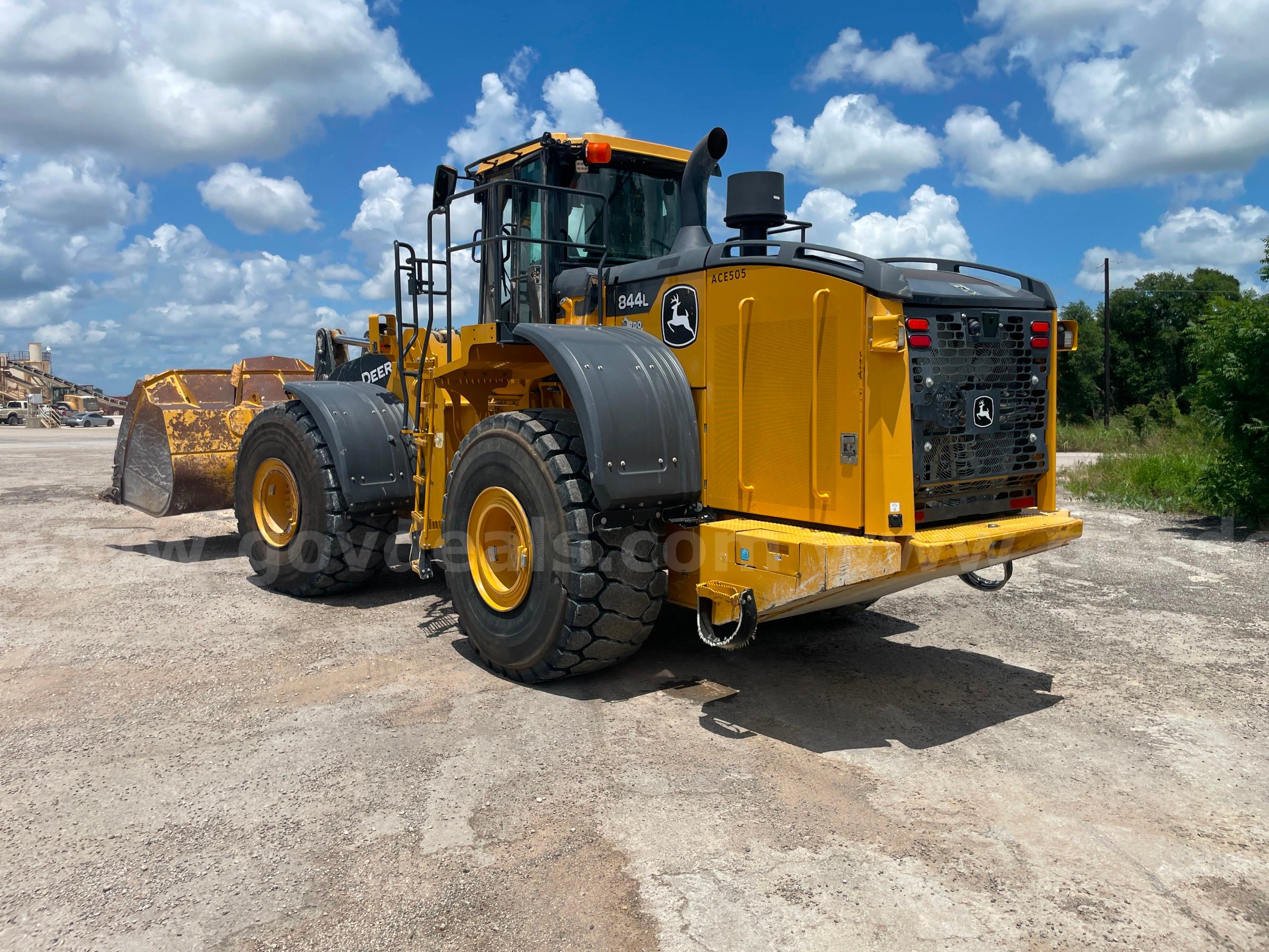 2021 John Deere 844L 4WD Articulated Wheel Loader John Deere 844L Government Surplus Auction - Photo #2