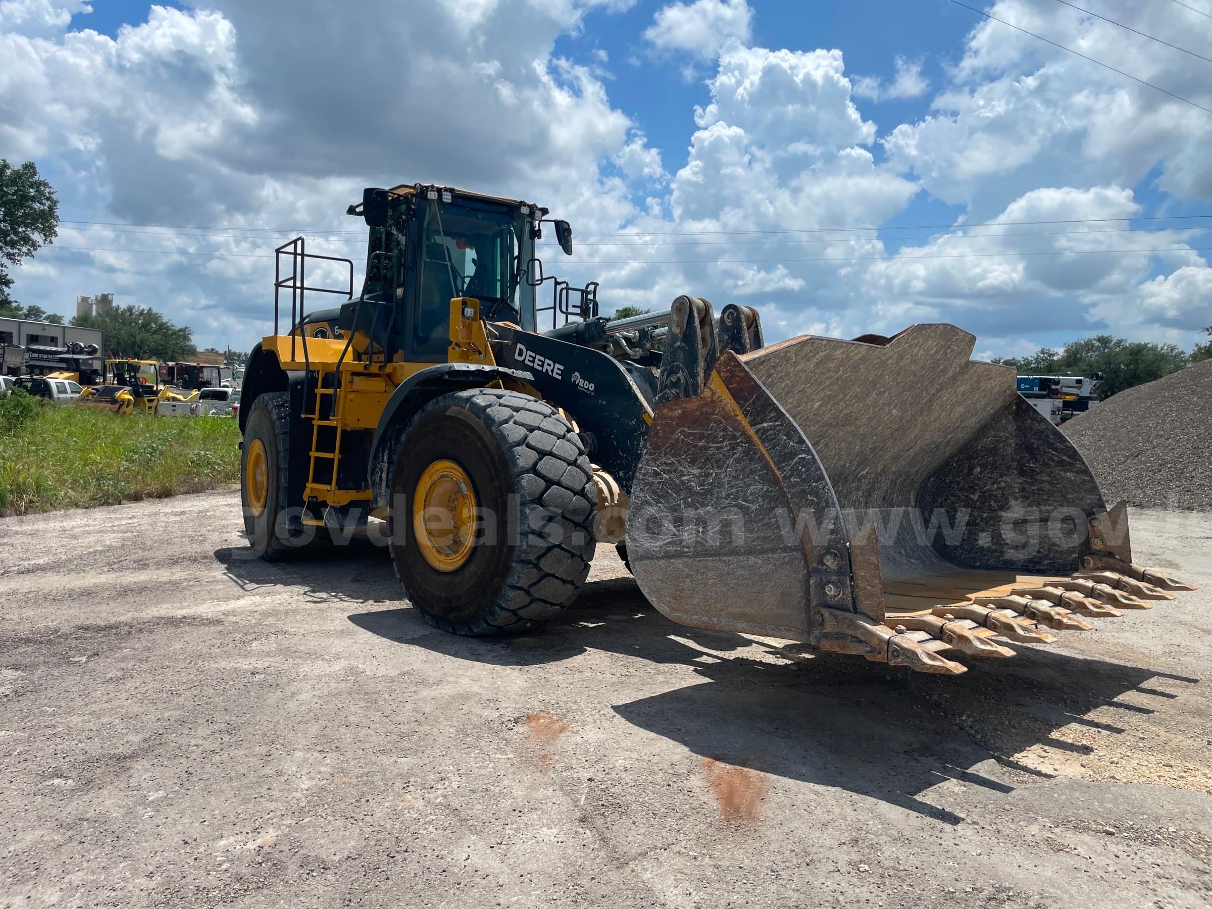 2021 John Deere 844L 4WD Articulated Wheel Loader John Deere 844L Government Surplus Auction - Photo #4