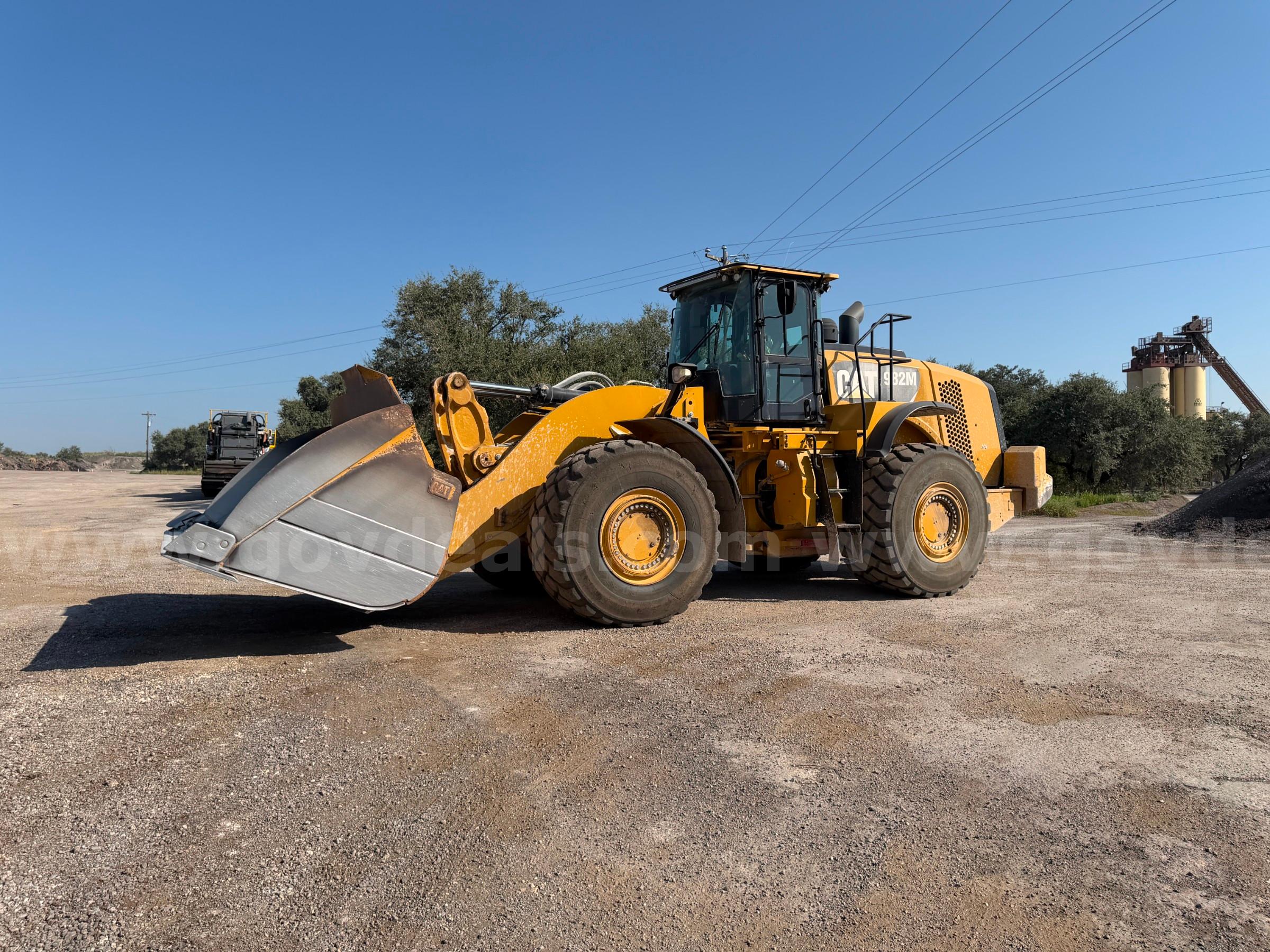 2017 Caterpillar 982M Wheel Loader Caterpillar 982M Government Surplus Auction - Photo #2