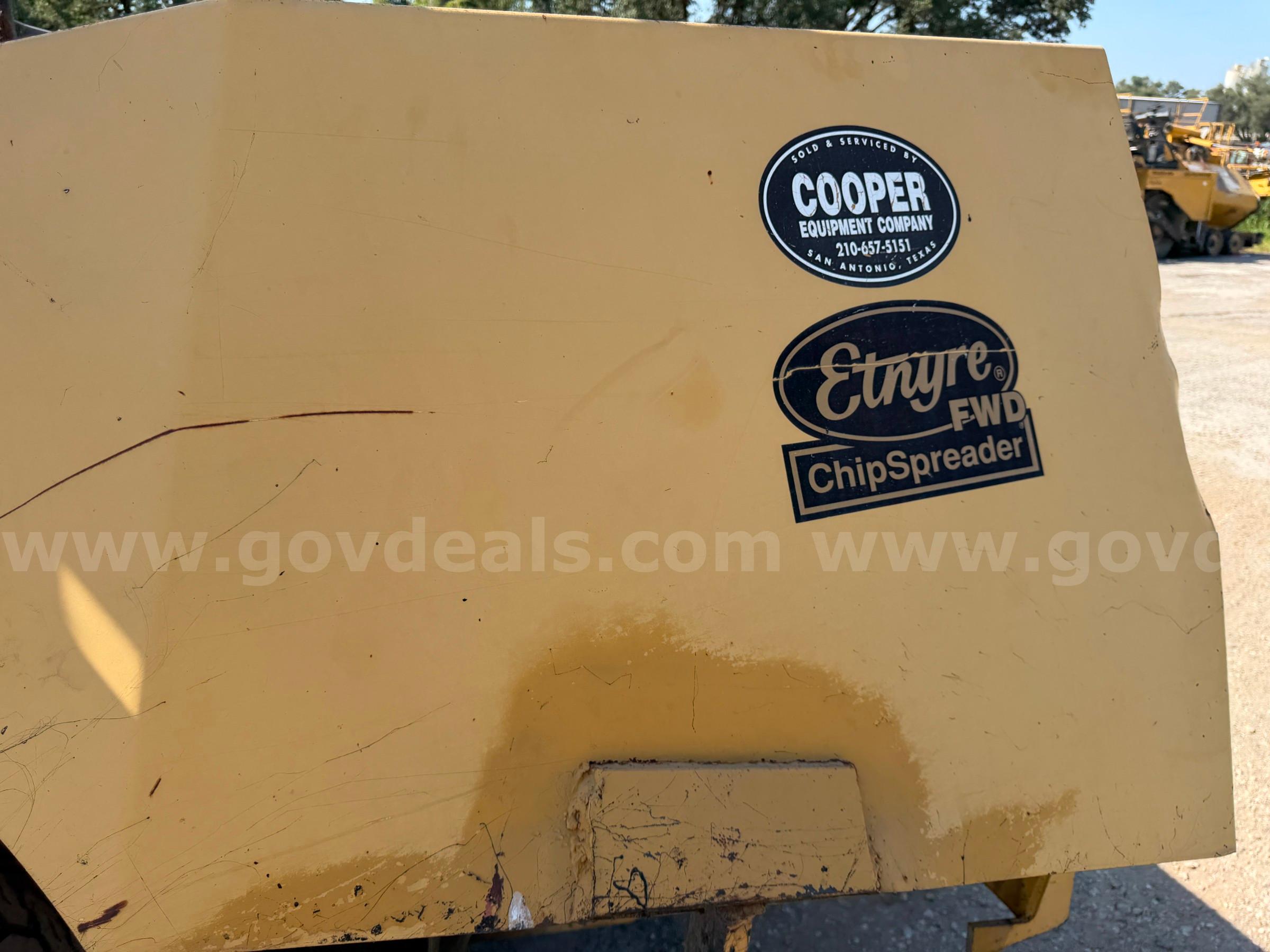 Etnyre FWD Chip Spreader Etnyre 2WD Government Surplus Auction - Photo #6