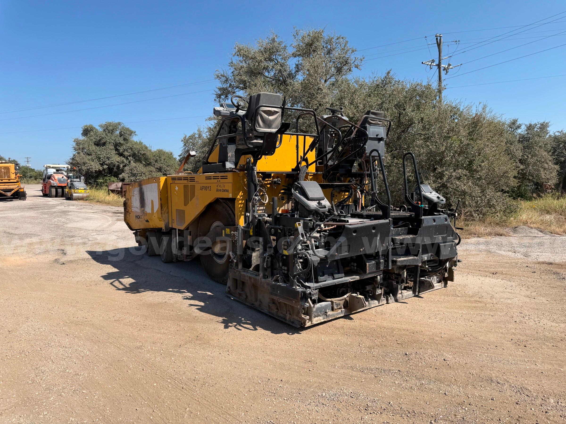 2015 Caterpillar AP1000F  Asphalt Paver Caterpillar AP1000F Government Surplus Auction - Photo #2