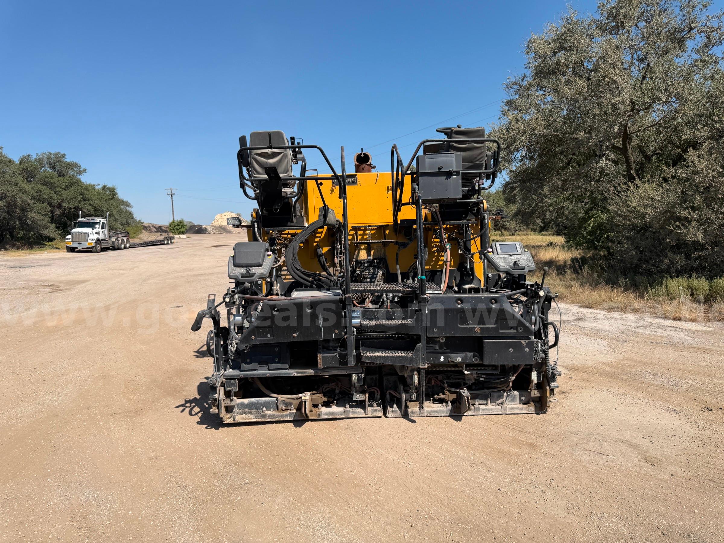 2015 Caterpillar AP1000F  Asphalt Paver Caterpillar AP1000F Government Surplus Auction - Photo #3