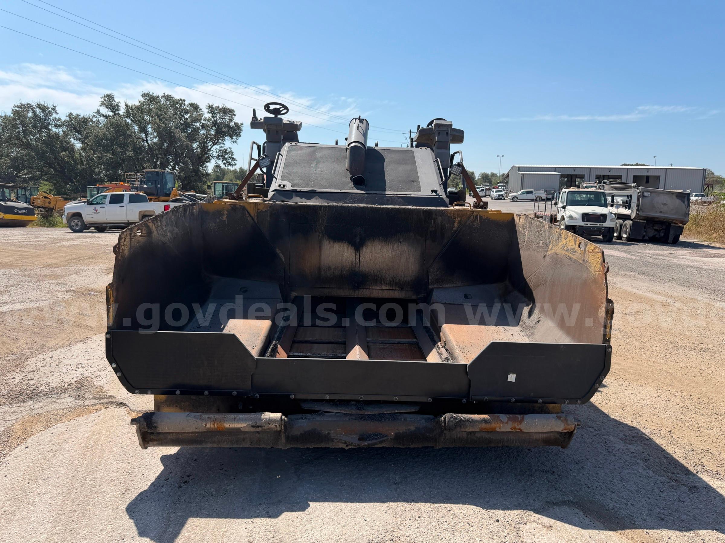 2015 Caterpillar AP1000F  Asphalt Paver Caterpillar AP1000F Government Surplus Auction - Photo #6