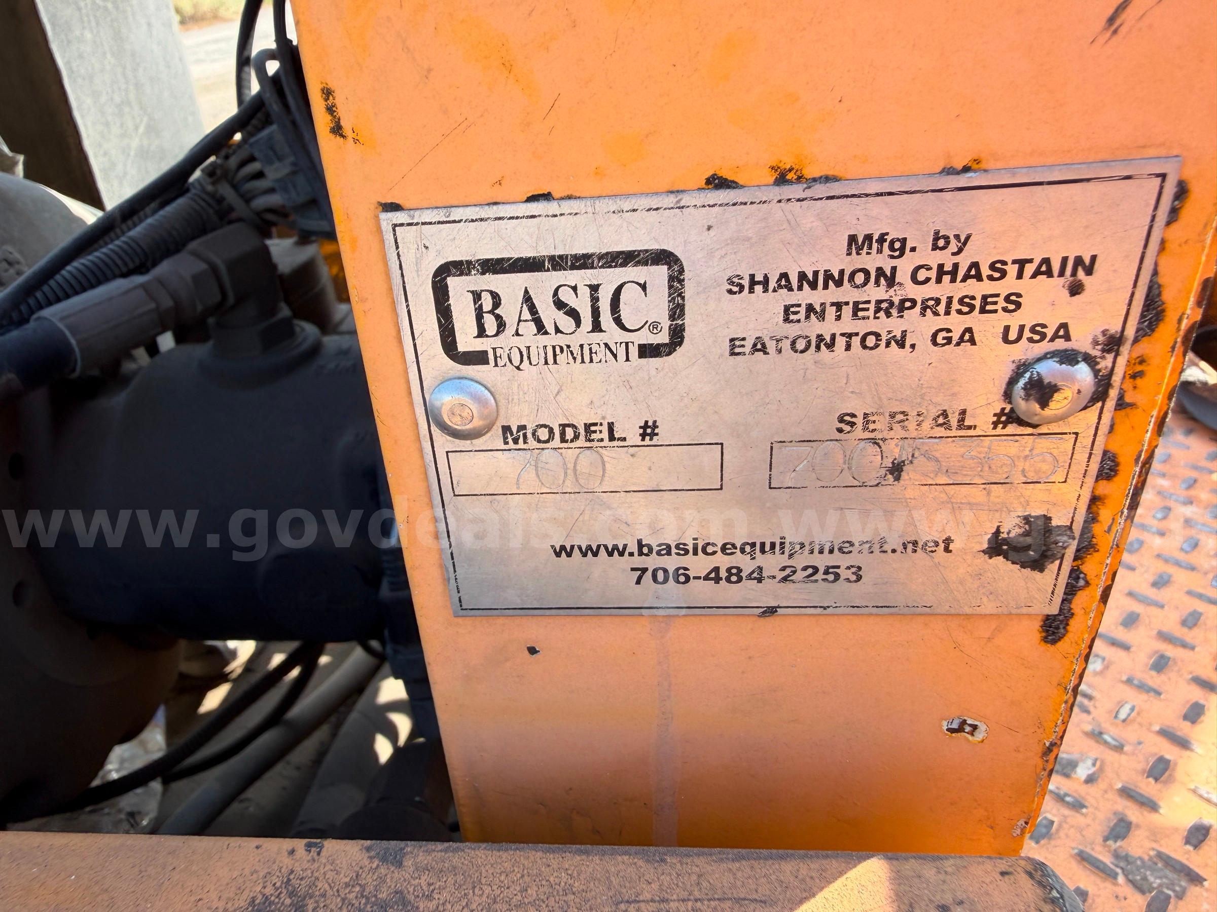Basic Equipment 700 Pneumatic Roller Basic Equipment 700 Government Surplus Auction - Photo #6