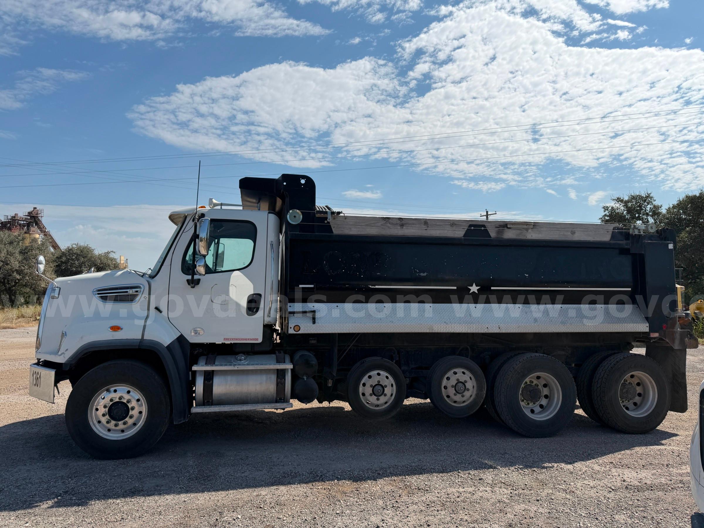 2017 Freightliner 108SD Dump Truck Freightliner 108SD Government Surplus Auction - Photo #2