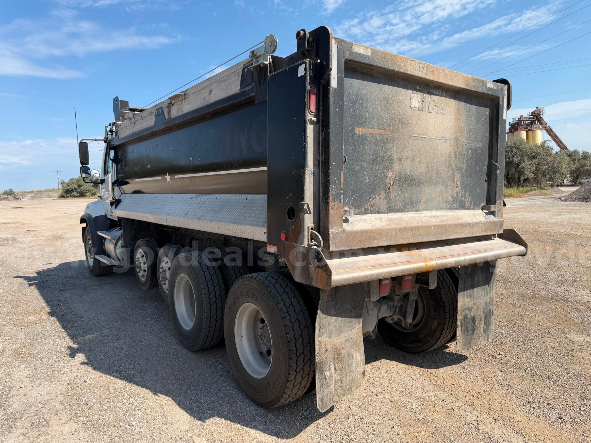 2017 Freightliner 108SD Dump Truck Freightliner 108SD Government Surplus Auction - Photo #3