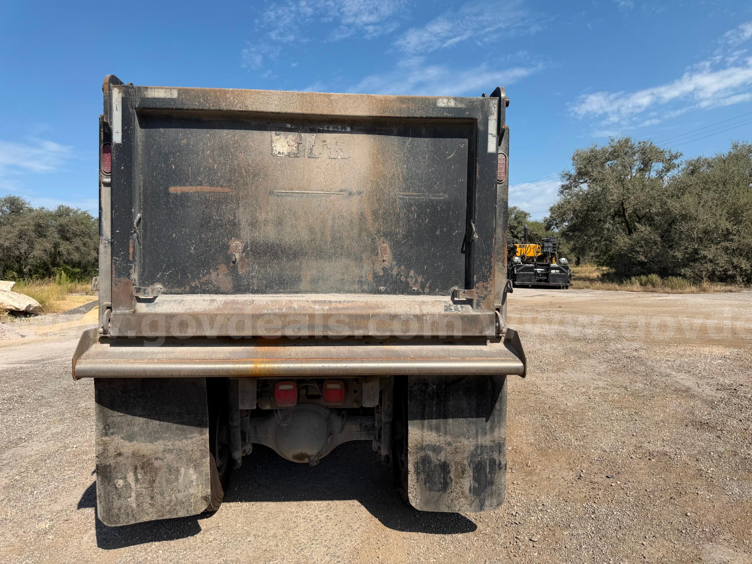 2017 Freightliner 108SD Dump Truck Freightliner 108SD Government Surplus Auction - Photo #4