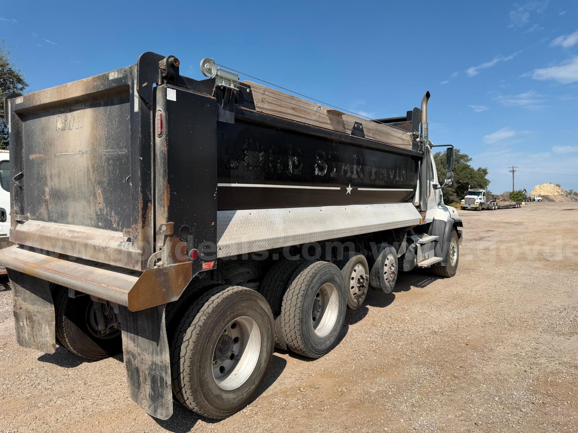 2017 Freightliner 108SD Dump Truck Freightliner 108SD Government Surplus Auction - Photo #5