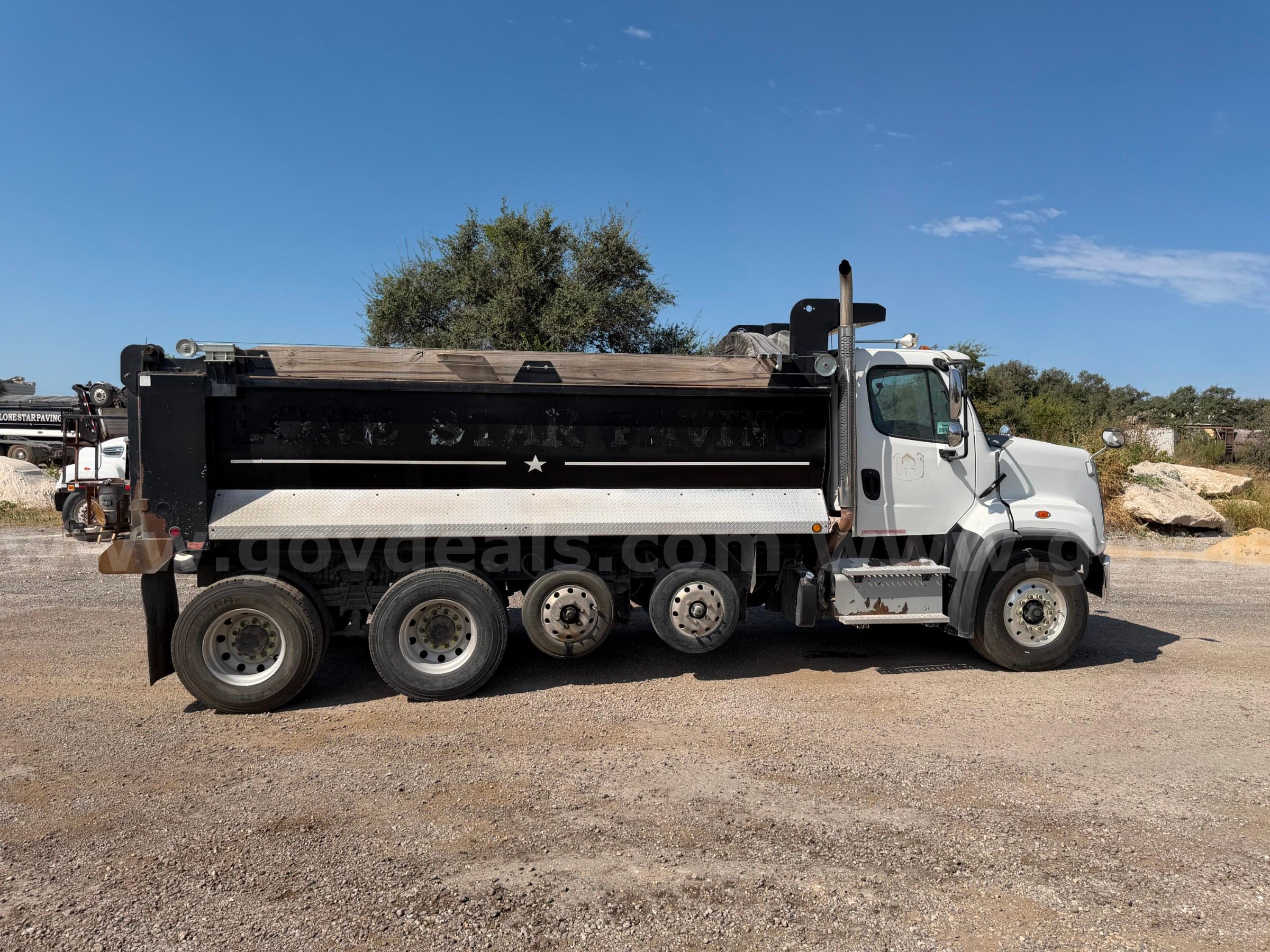 2017 Freightliner 108SD Dump Truck Freightliner 108SD Government Surplus Auction - Photo #6
