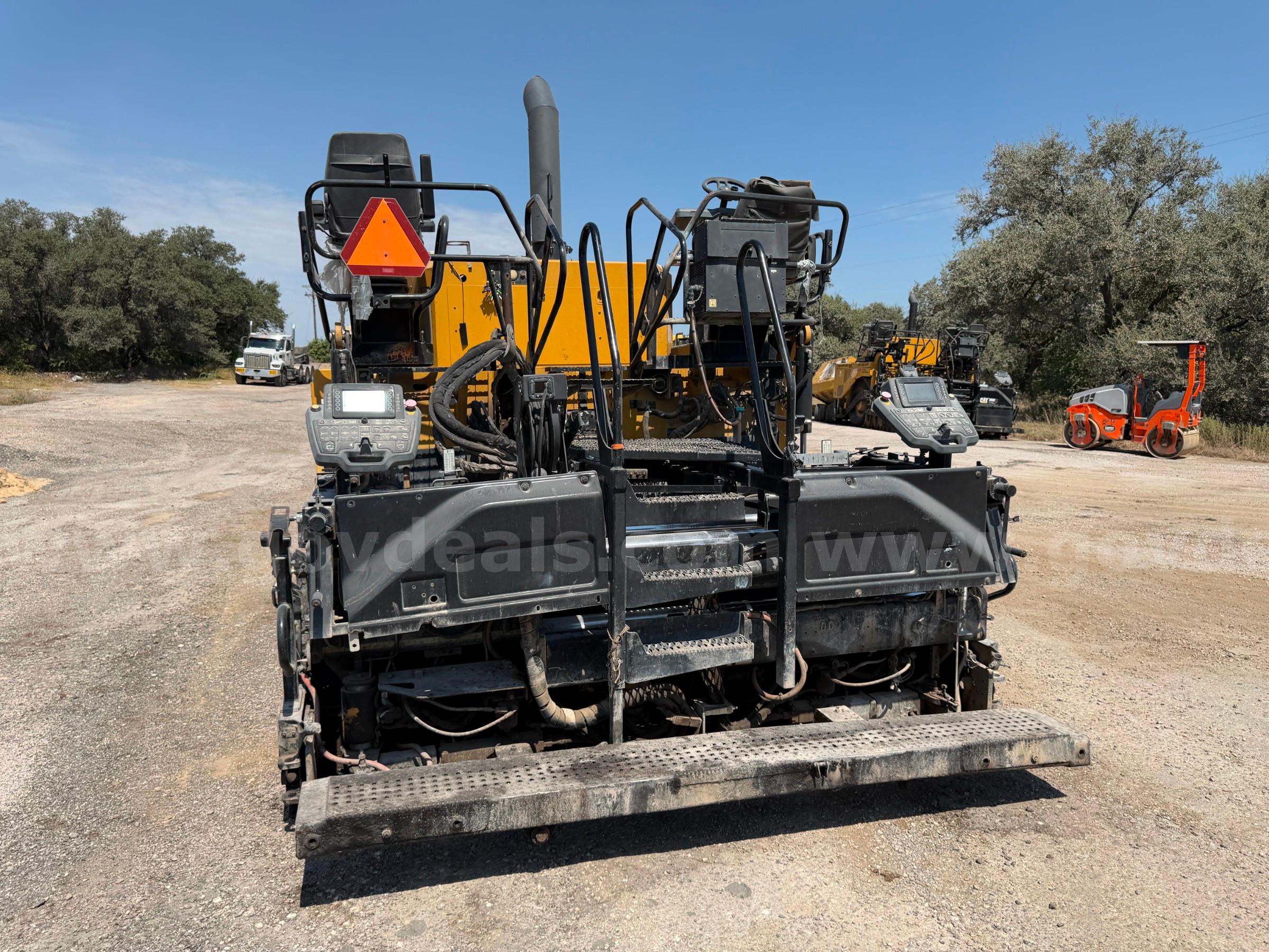 2014 Caterpillar AP1000F Asphalt Paver Caterpillar AP1000F Government Surplus Auction - Photo #2