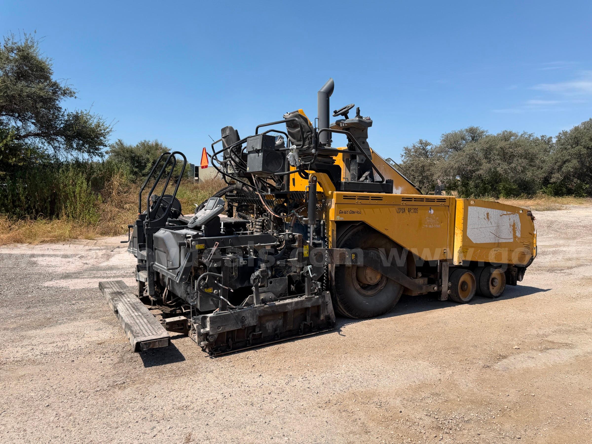 2014 Caterpillar AP1000F Asphalt Paver Caterpillar AP1000F Government Surplus Auction - Photo #3