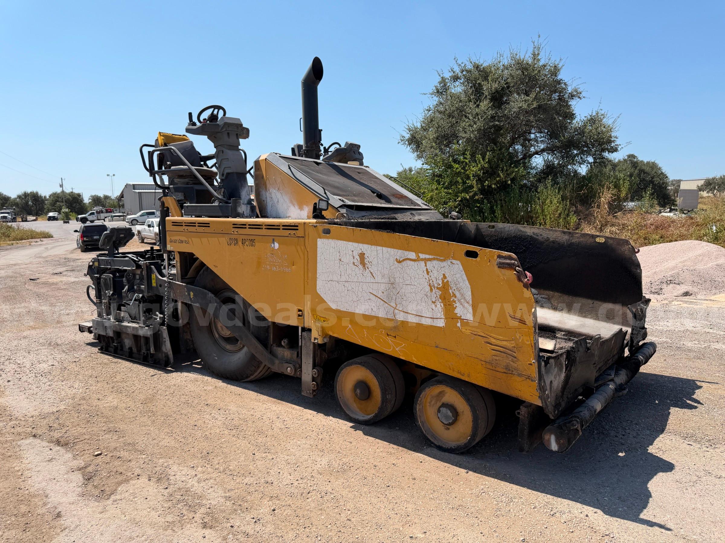 2014 Caterpillar AP1000F Asphalt Paver Caterpillar AP1000F Government Surplus Auction - Photo #4