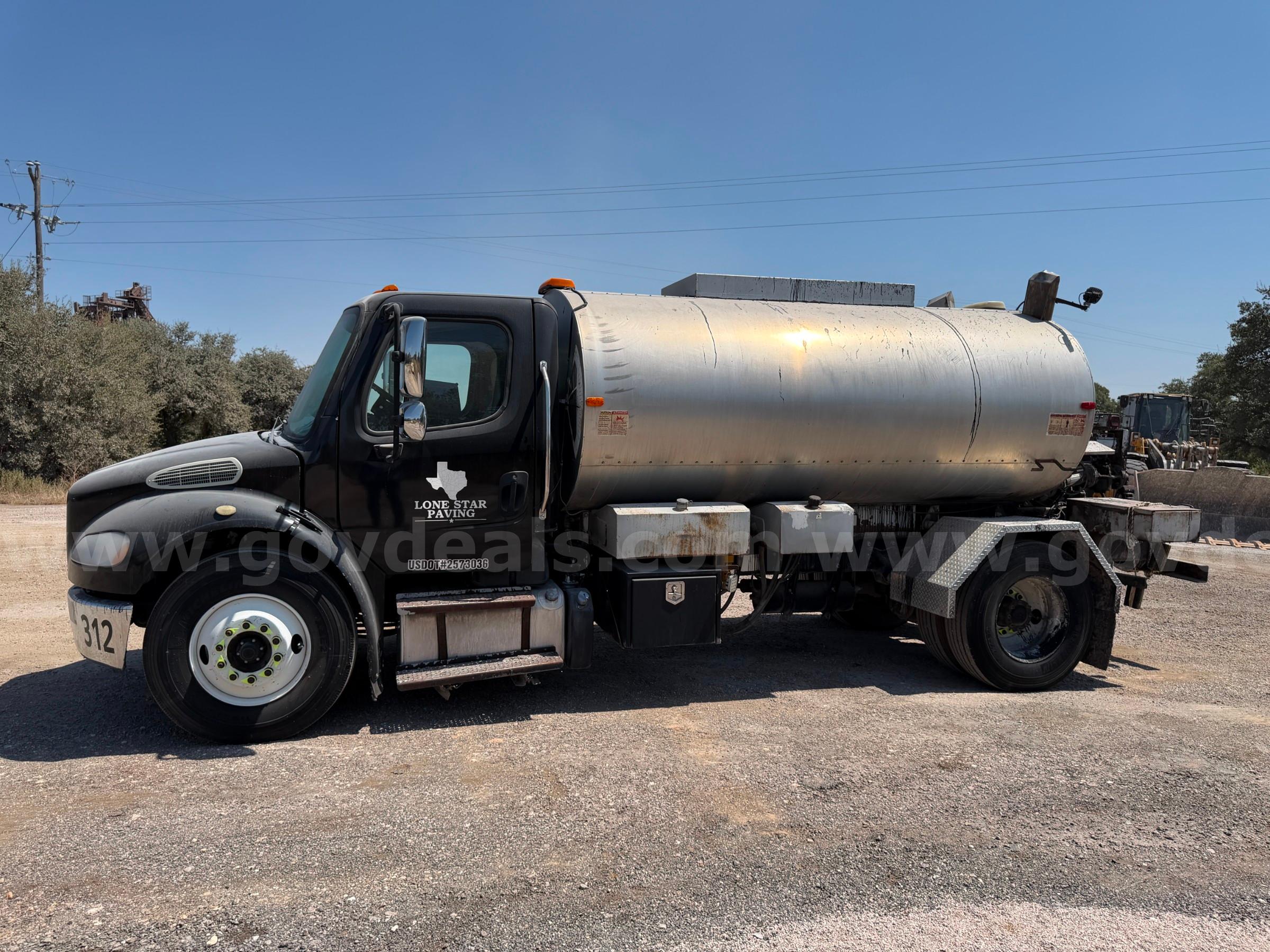 2016 Freightliner M2 106 Mauldin Asphalt Distributor Truck Freightliner 106 Government Surplus Auction - Primary Photo
