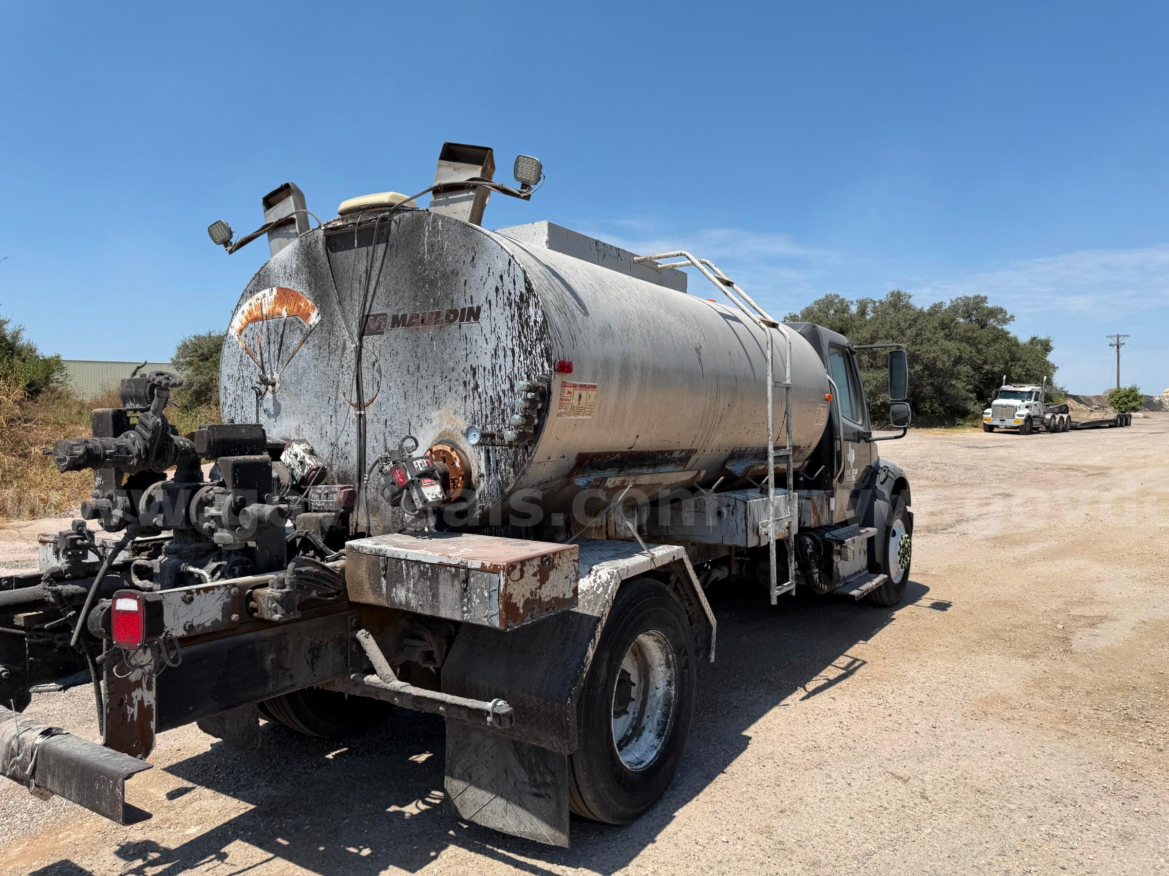 2016 Freightliner M2 106 Mauldin Asphalt Distributor Truck Freightliner 106 Government Surplus Auction - Photo #4