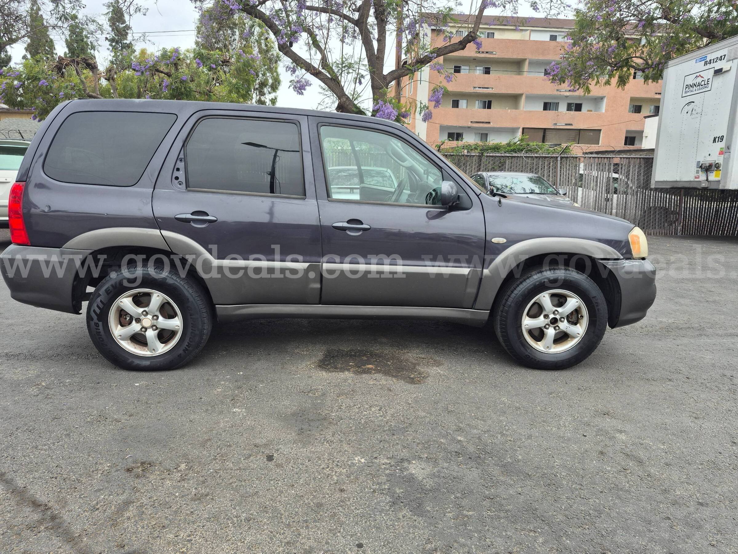 2005 Mazda Tribute s 2WD 4-spd AT Mazda Tribute Government Surplus Auction - Photo #2