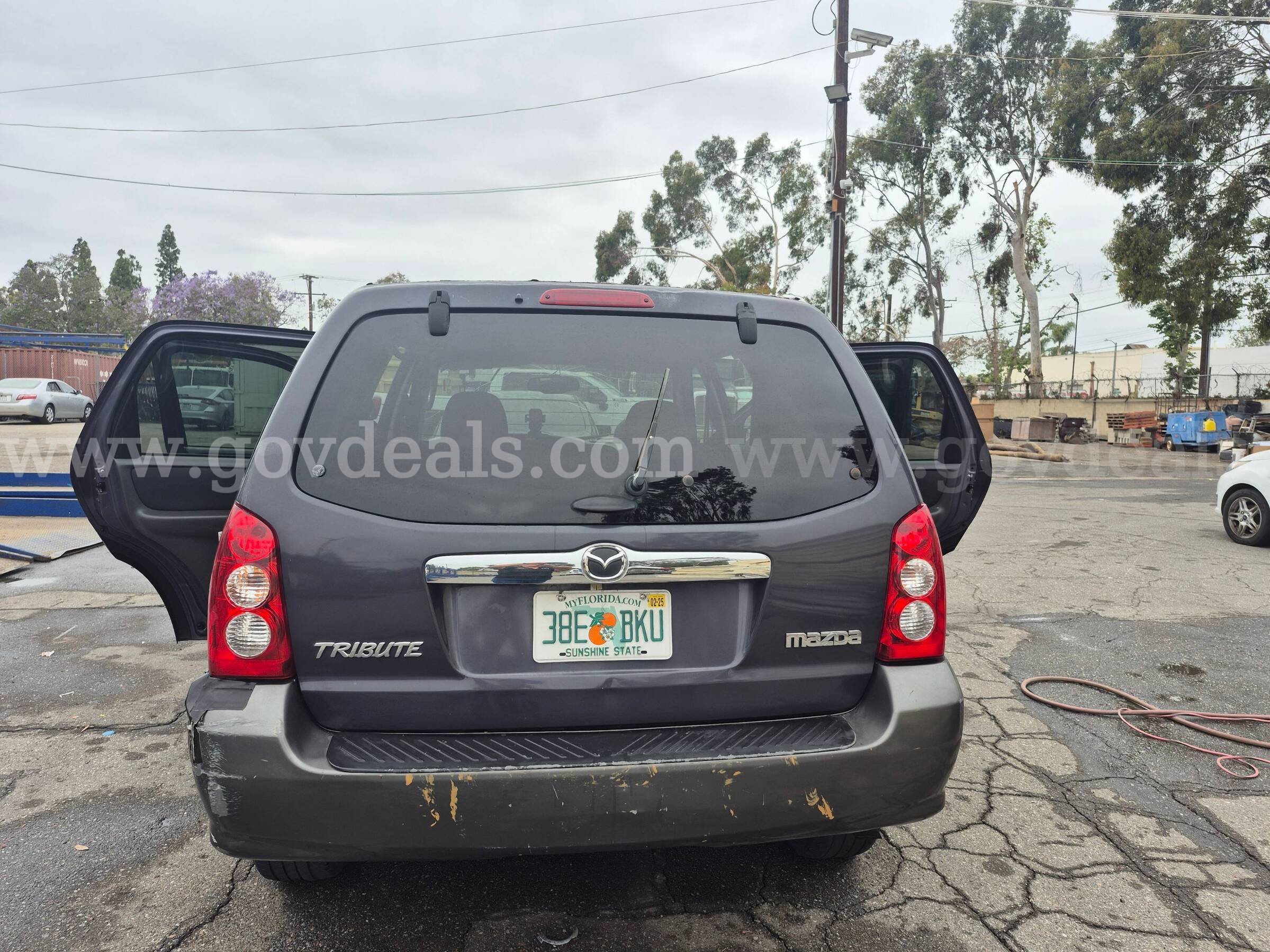 2005 Mazda Tribute s 2WD 4-spd AT Mazda Tribute Government Surplus Auction - Photo #4