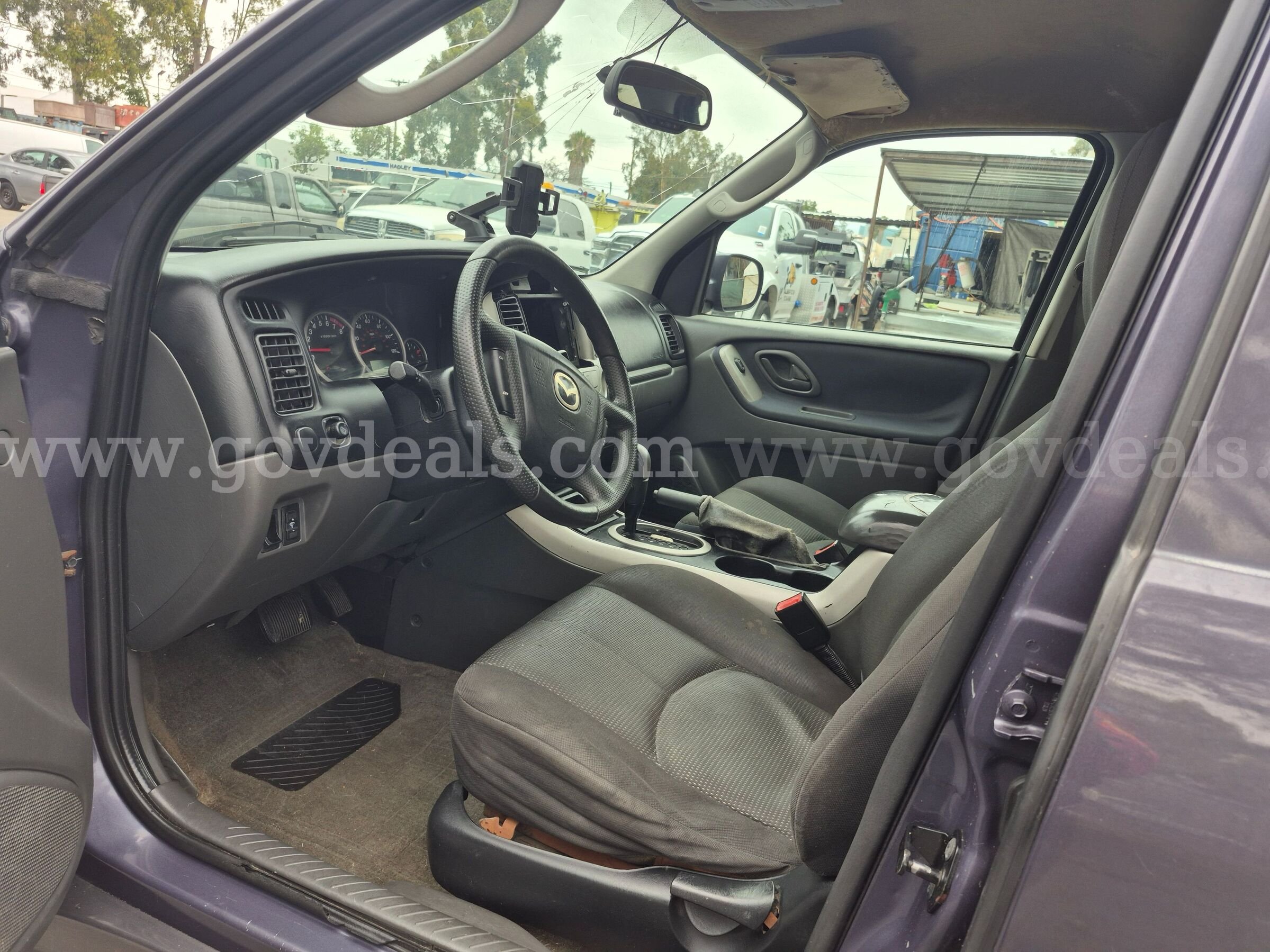 2005 Mazda Tribute s 2WD 4-spd AT Mazda Tribute Government Surplus Auction - Photo #6