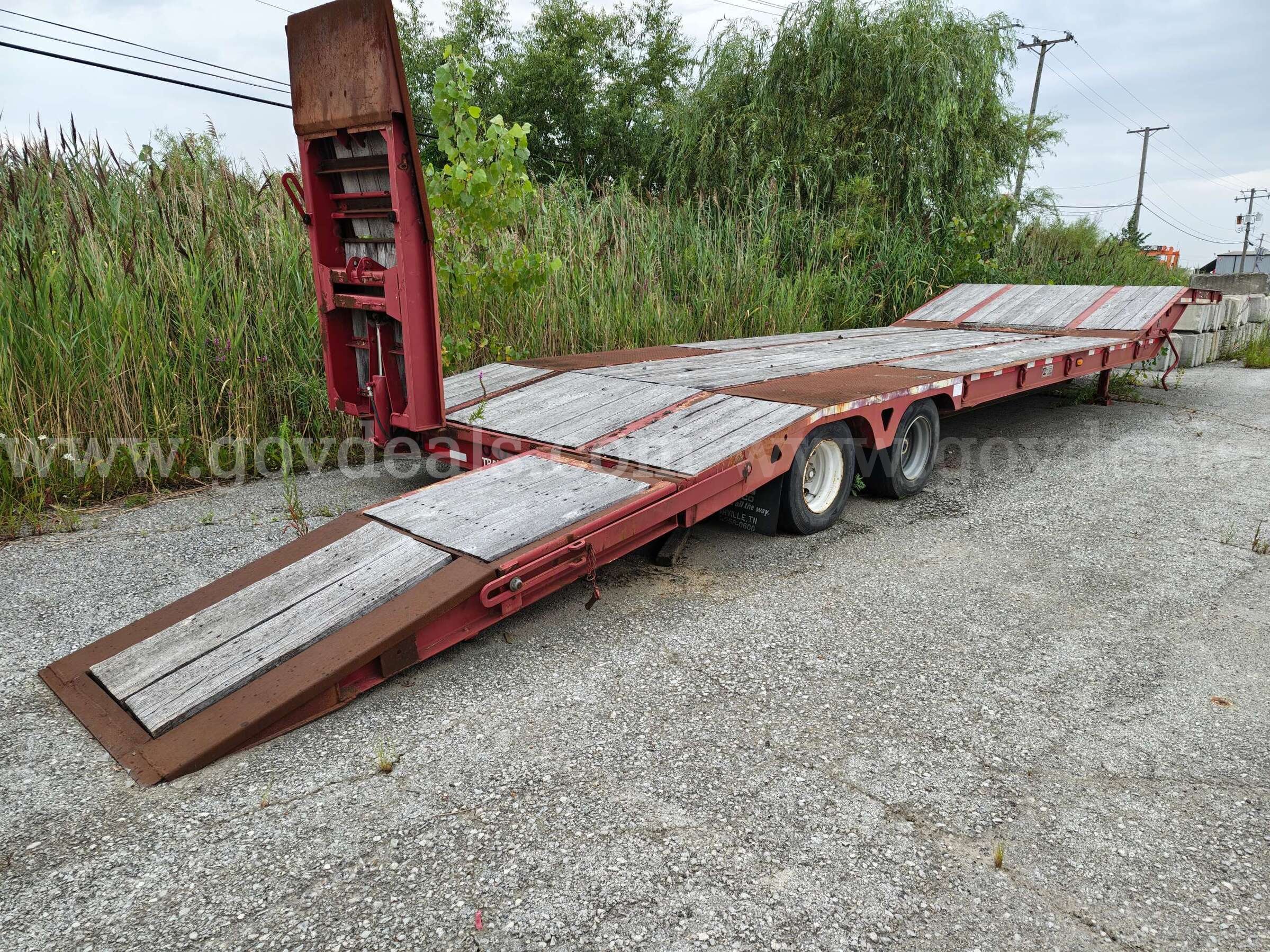 2004 Trail King TK70RG-412 T/A 35 Ton Lowboy Trail King 412 Government Surplus Auction - Photo #2