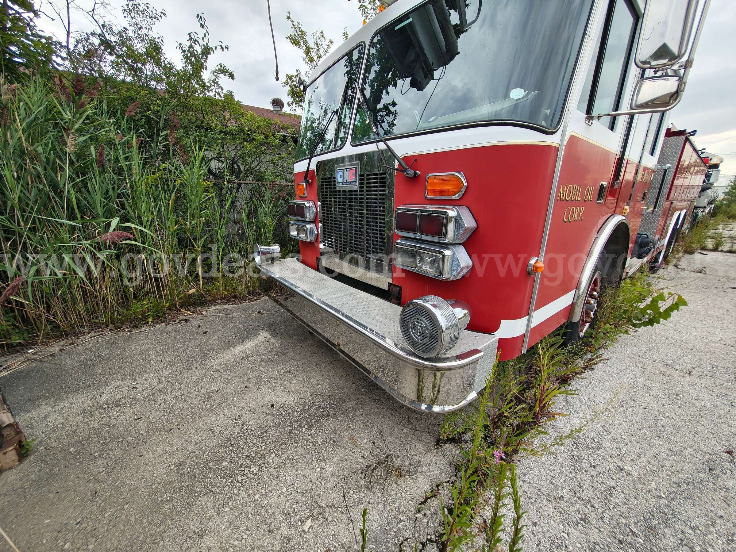 1990  Simon Duplex 5183 Fire Truck Simon Duplex 5183 Government Surplus Auction - Photo #5
