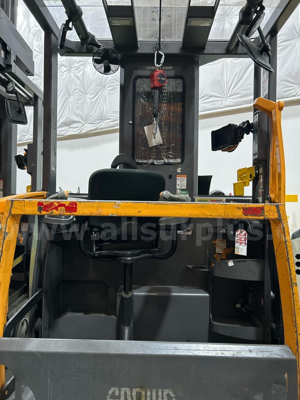 Crown TSP 7000 Series Electric VNA Turret Stockpicker Crown 7000 Government Surplus Auction - Photo #5