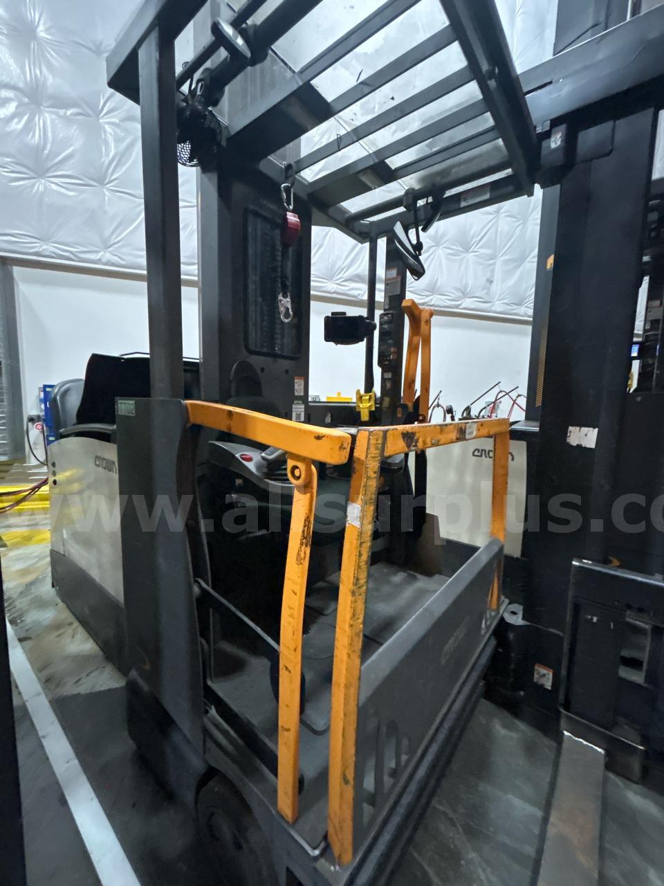 Crown TSP 7000 Series Electric VNA Turret Stockpicker Crown 7000 Government Surplus Auction - Photo #6