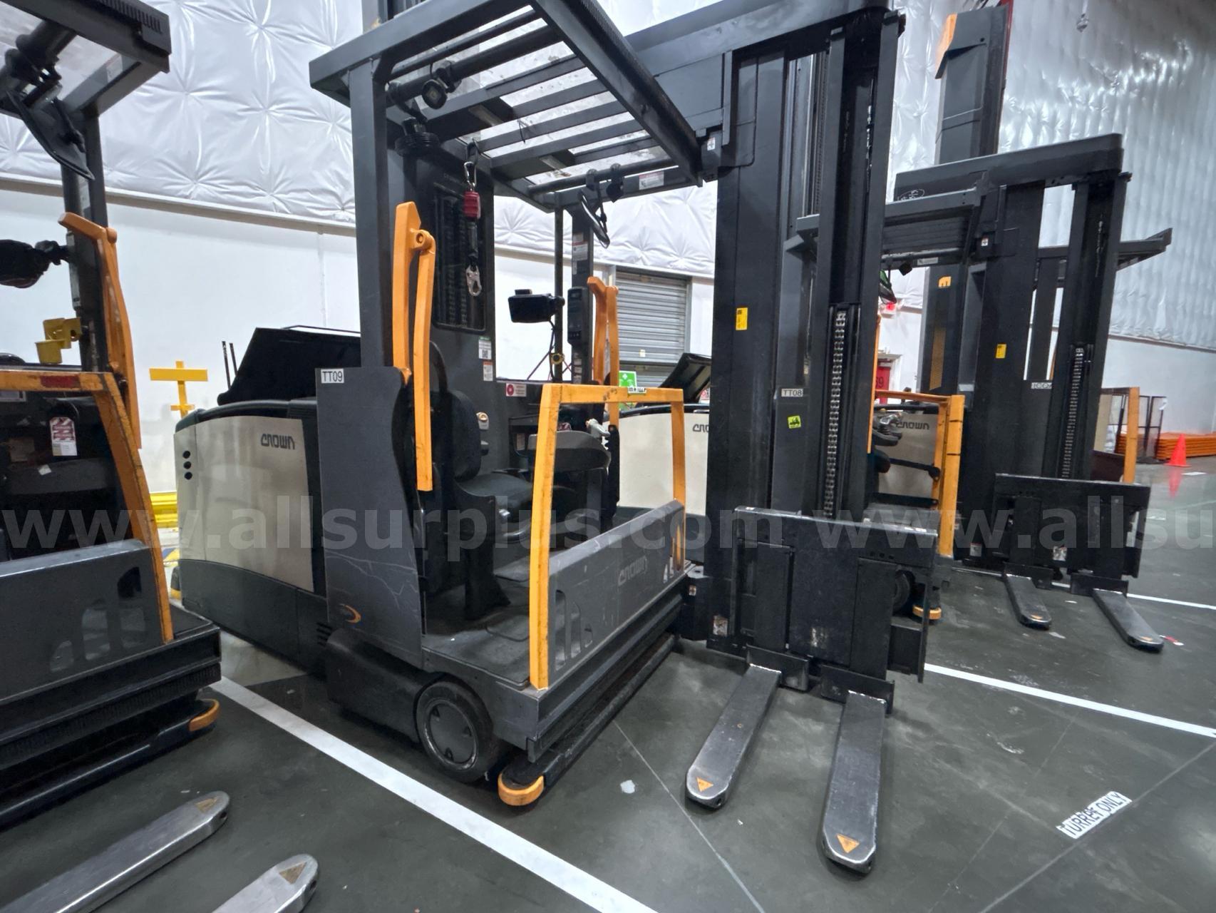 Crown TSP 7000 Series Electric VNA Turret Stockpicker Crown 7000 Government Surplus Auction - Photo #3