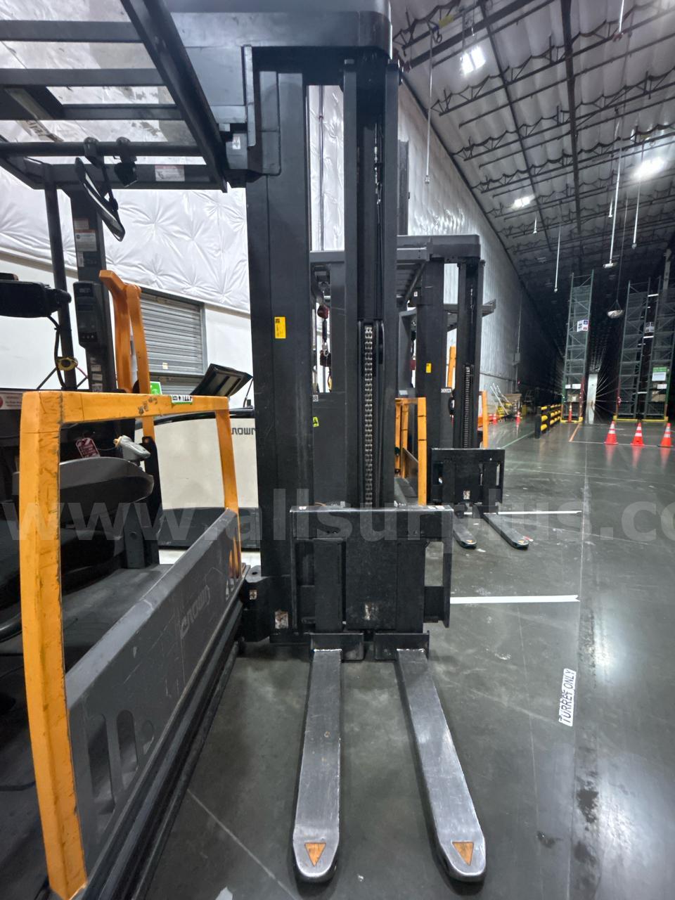 Crown TSP 7000 Series Electric VNA Turret Stockpicker Crown 7000 Government Surplus Auction - Photo #4
