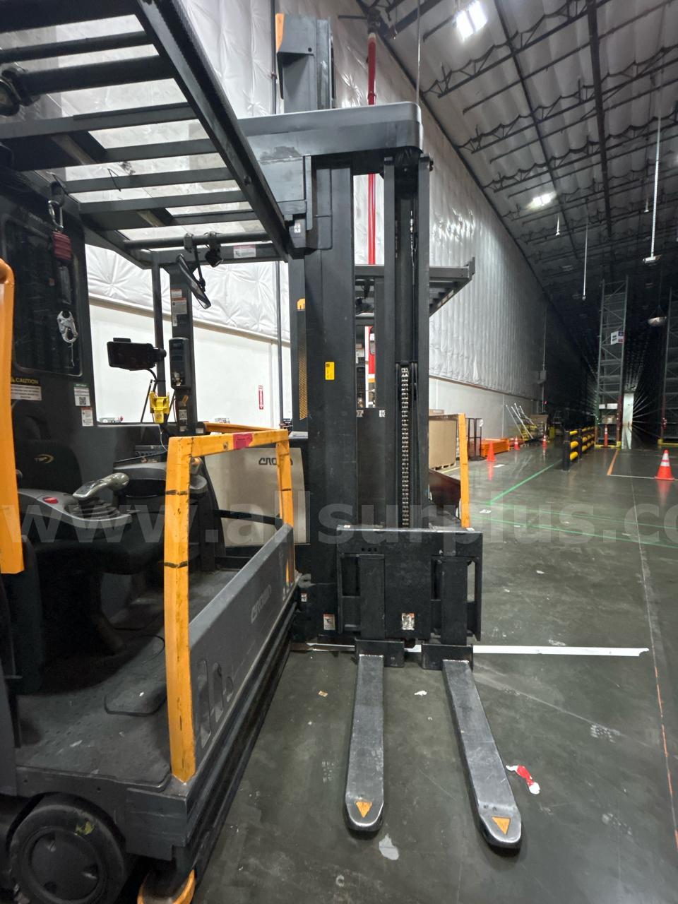 Crown TSP 7000 Series Electric VNA Turret Stockpicker Crown 7000 Government Surplus Auction - Photo #5