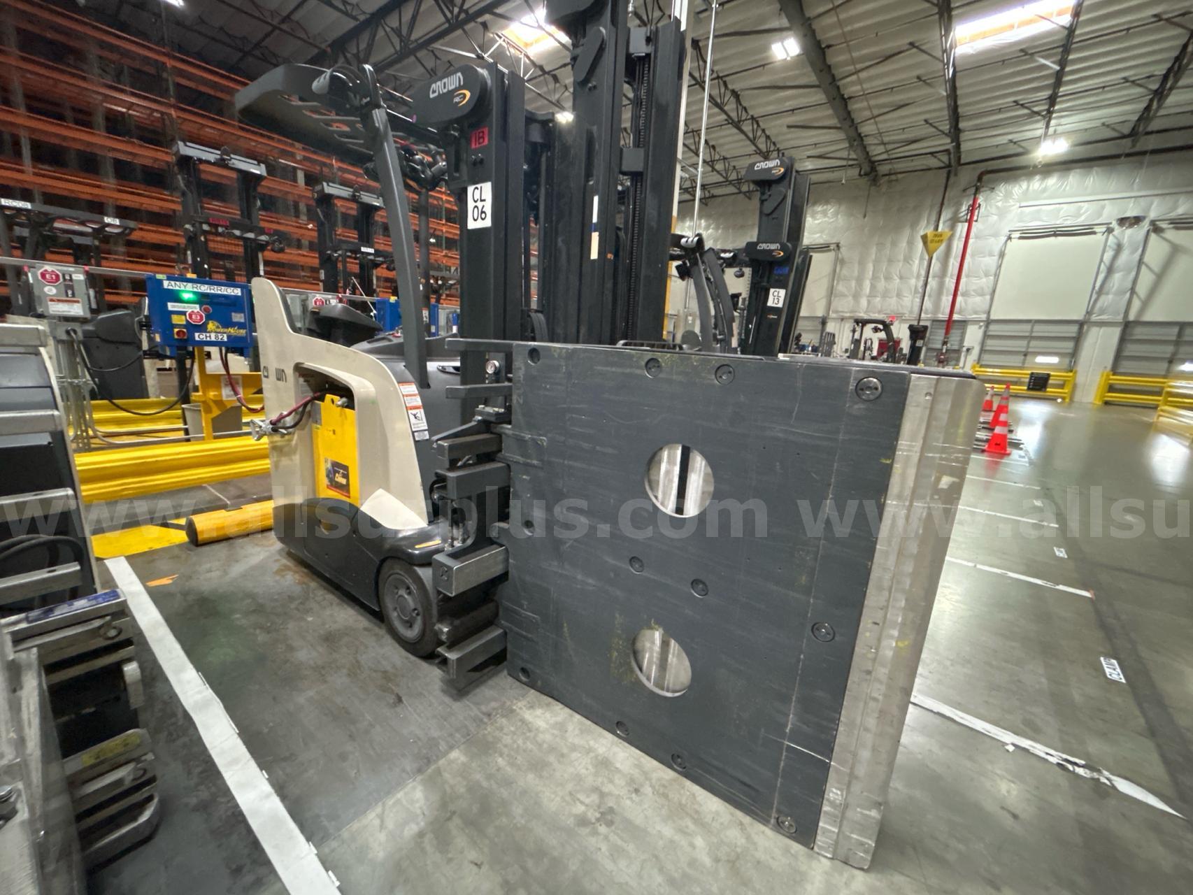 Crown RC 5500 Series Stand-Up Electric Forklift with Carton Clamp Crown 5500 Government Surplus Auction - Photo #2