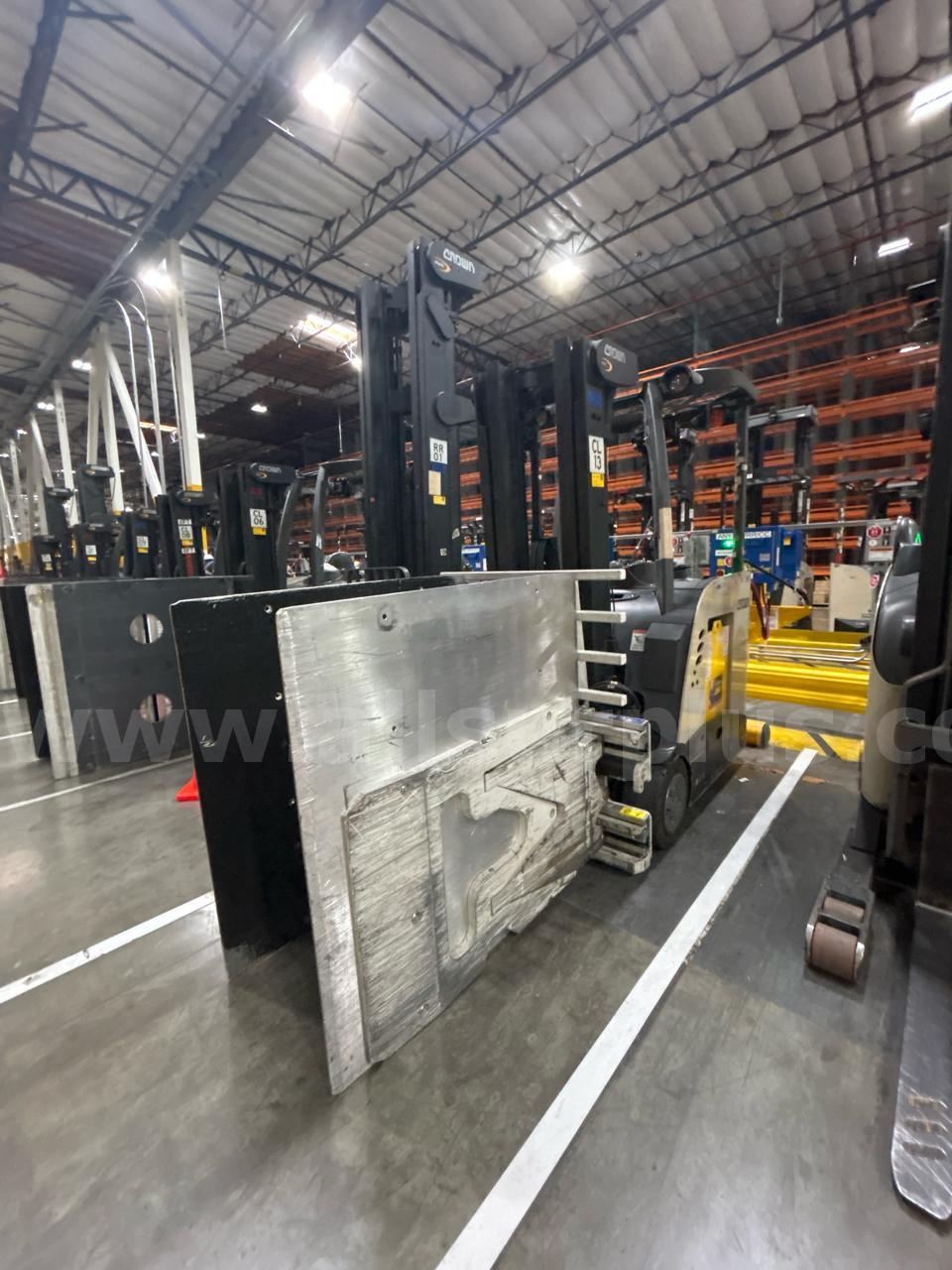 Crown RC5535-35 Stand-Up Electric Forklift Crown RC5535 Government Surplus Auction - Photo #5